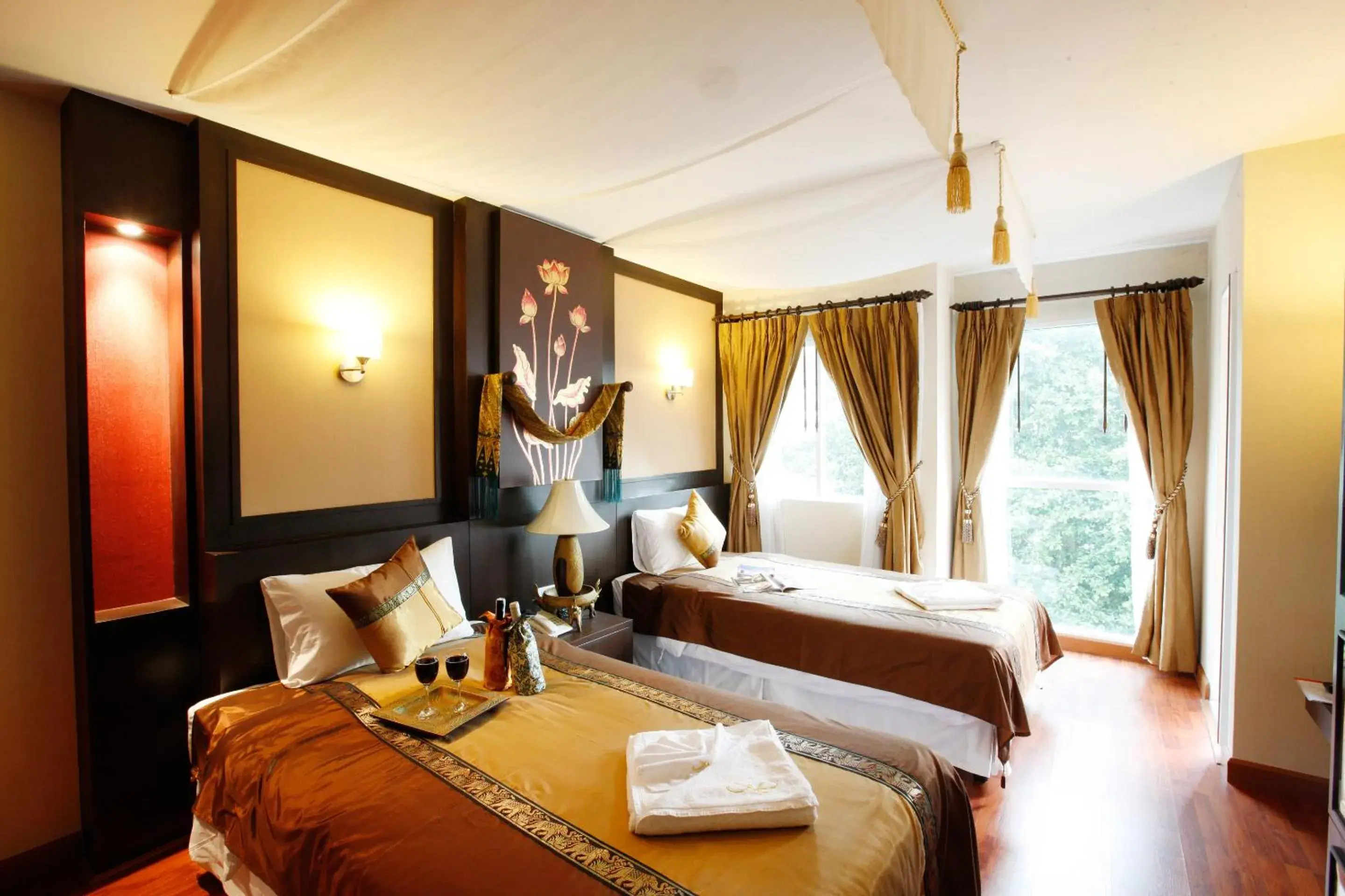 Deluxe Twin Room in Mirth Sathorn Hotel Deluxe Twin Room in Mirth Sathorn Hotel