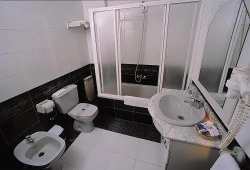 Bathroom in Hotel Nevasur