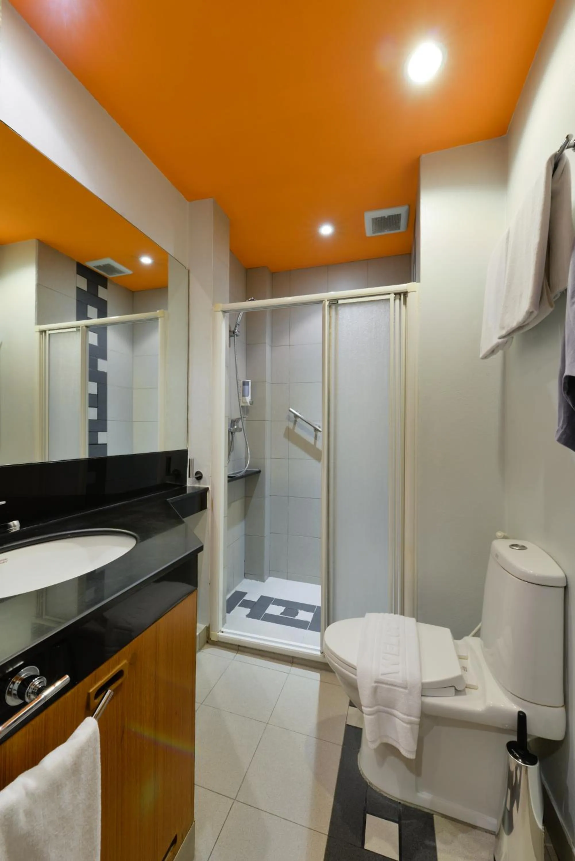 Shower in iCheck inn Sukhumvit 19