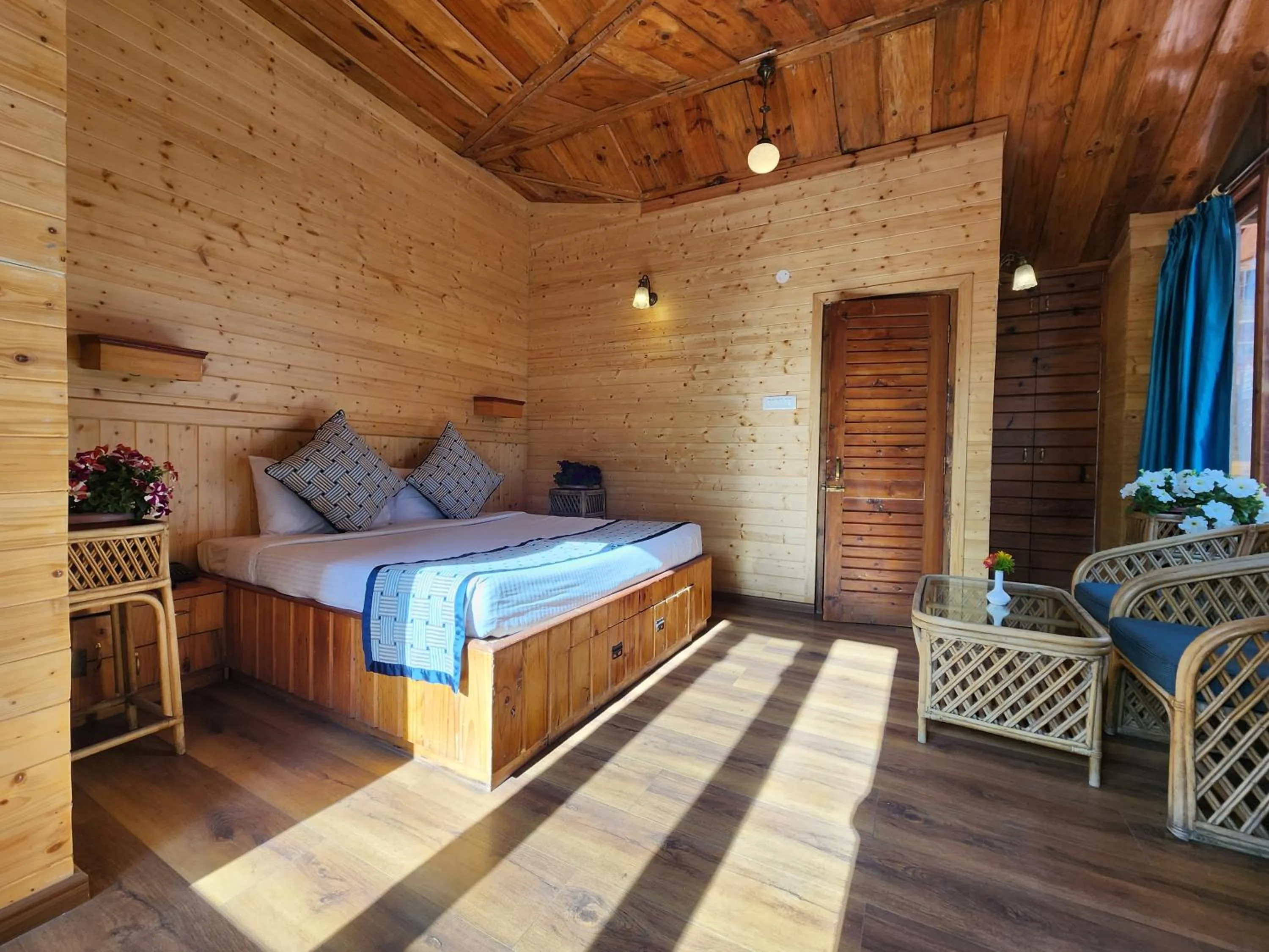 Bedroom, Bed in The Chalets Naldehra