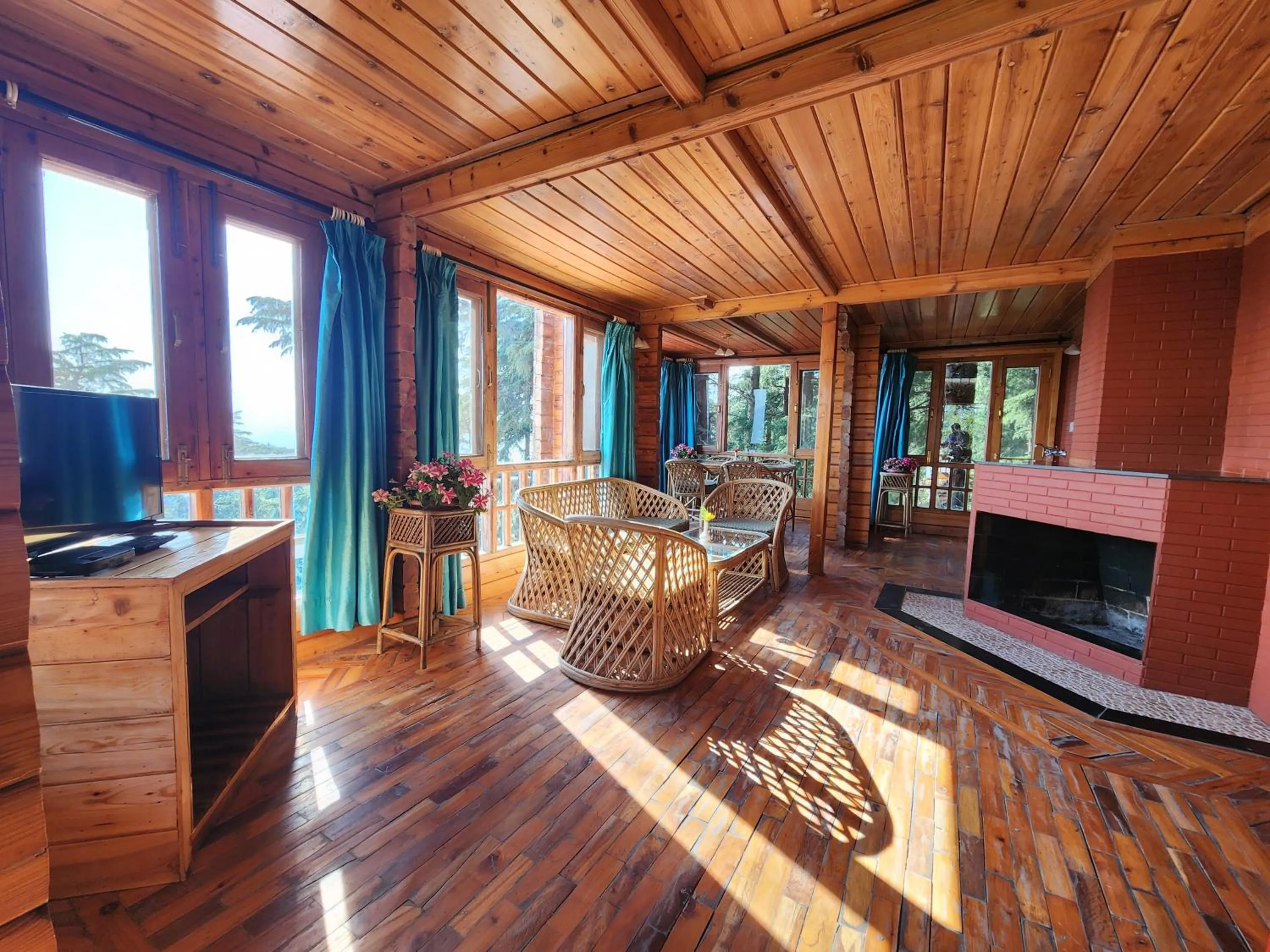 Living room in The Chalets Naldehra