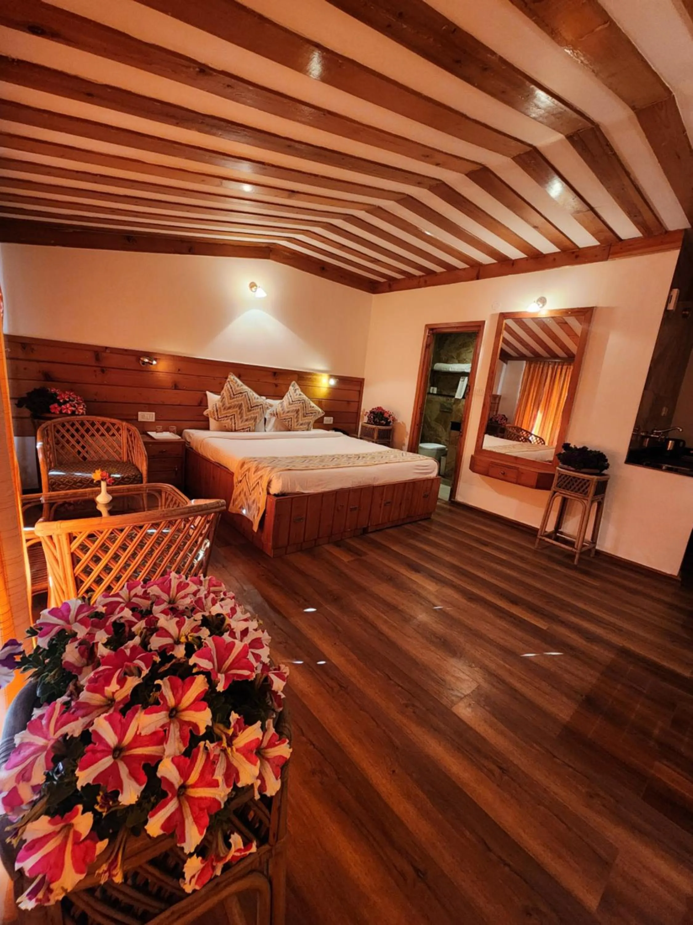 Bedroom, Bed in The Chalets Naldehra
