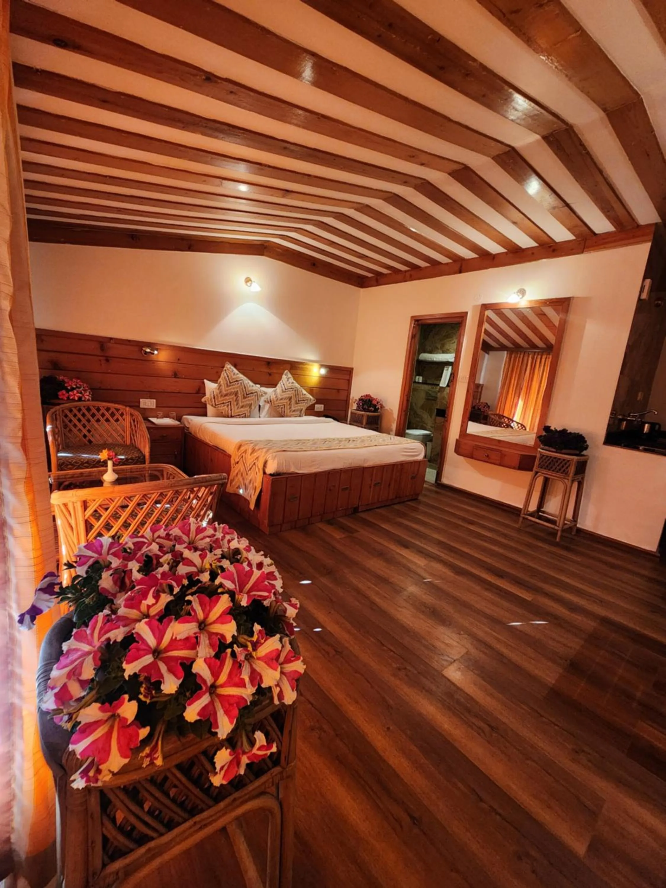 Bedroom, Bed in The Chalets Naldehra