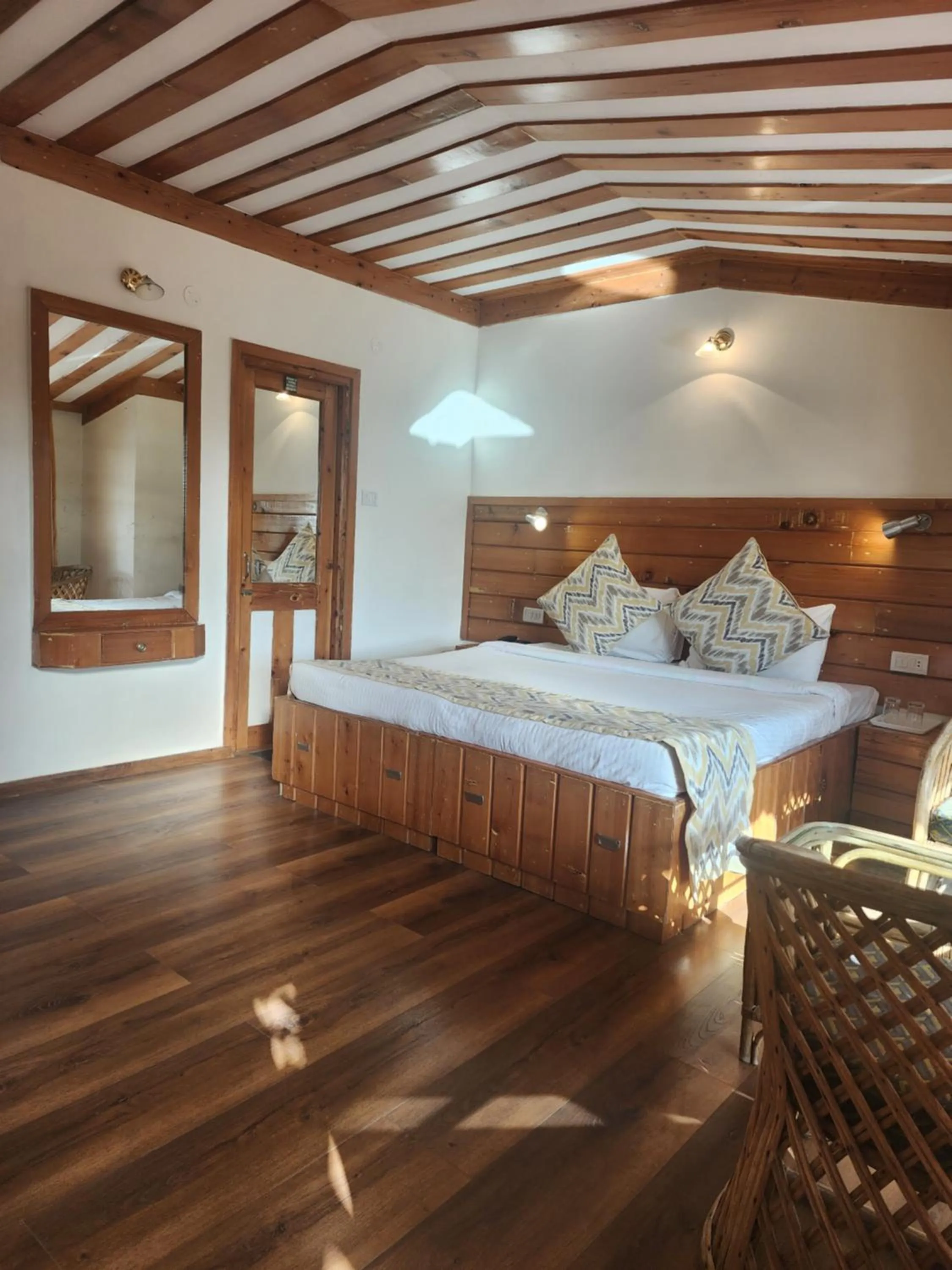 Bedroom, Bed in The Chalets Naldehra