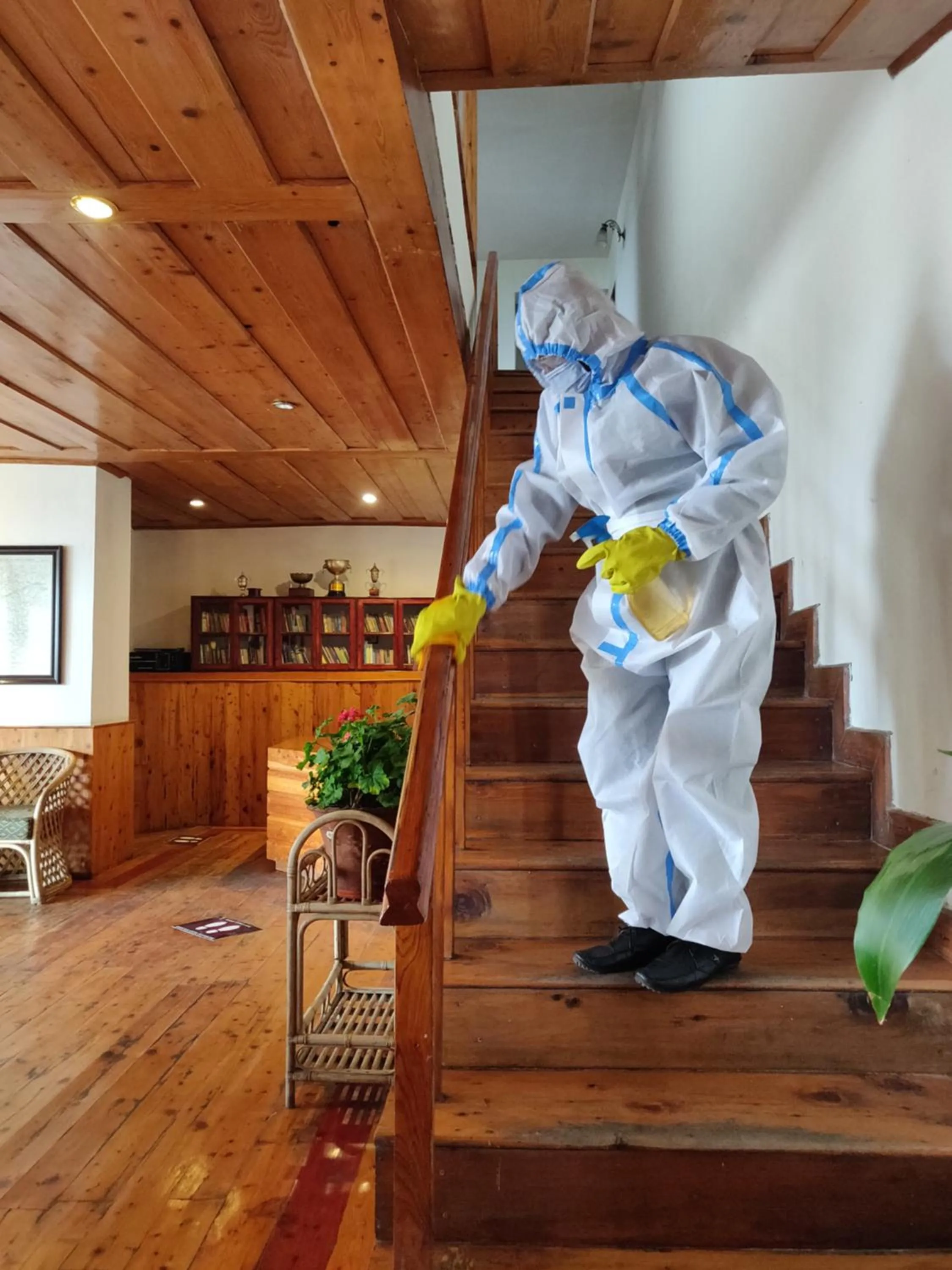 Lobby or reception in The Chalets Naldehra