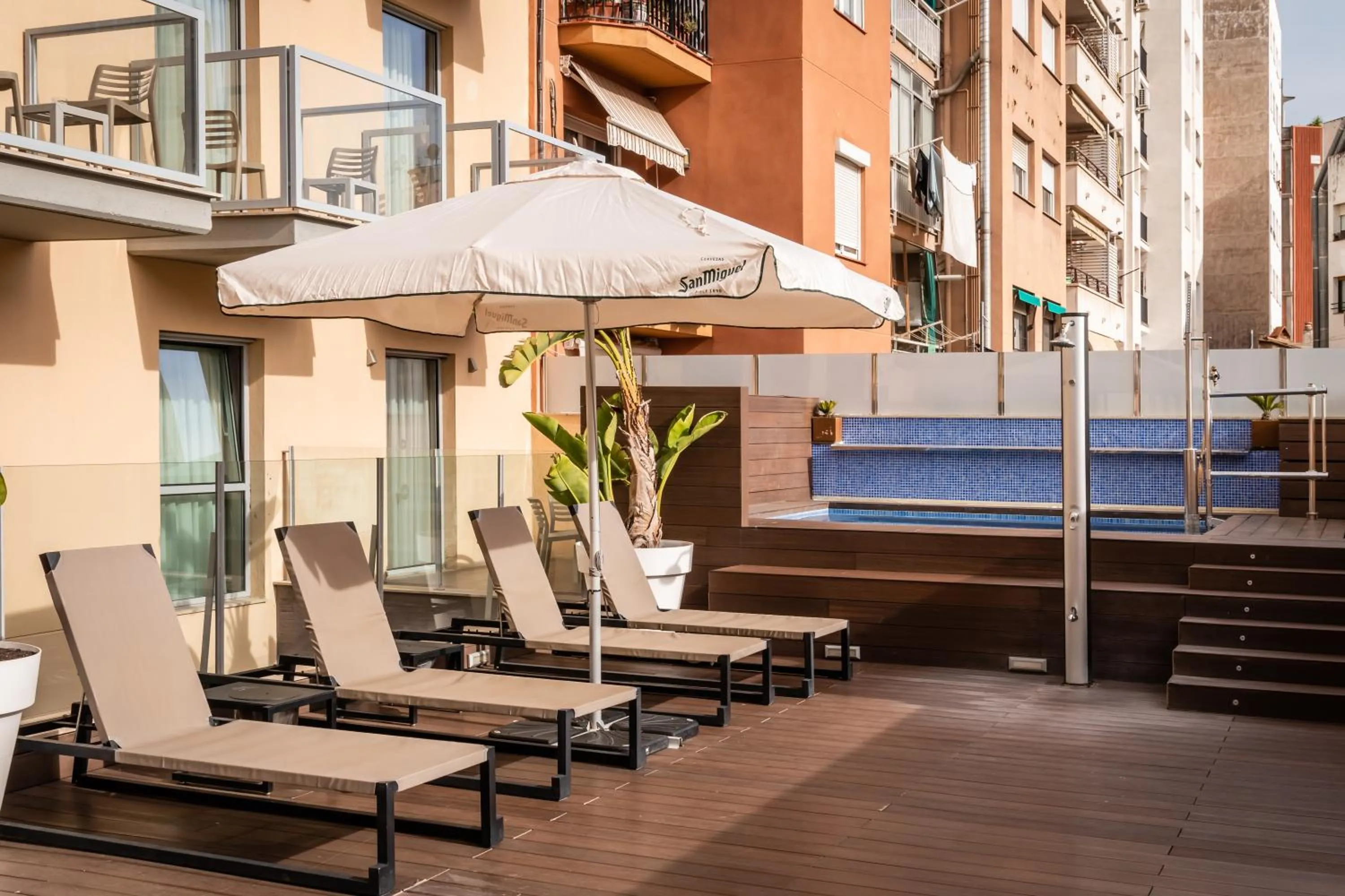 Swimming pool in Arya Stadium Hotel