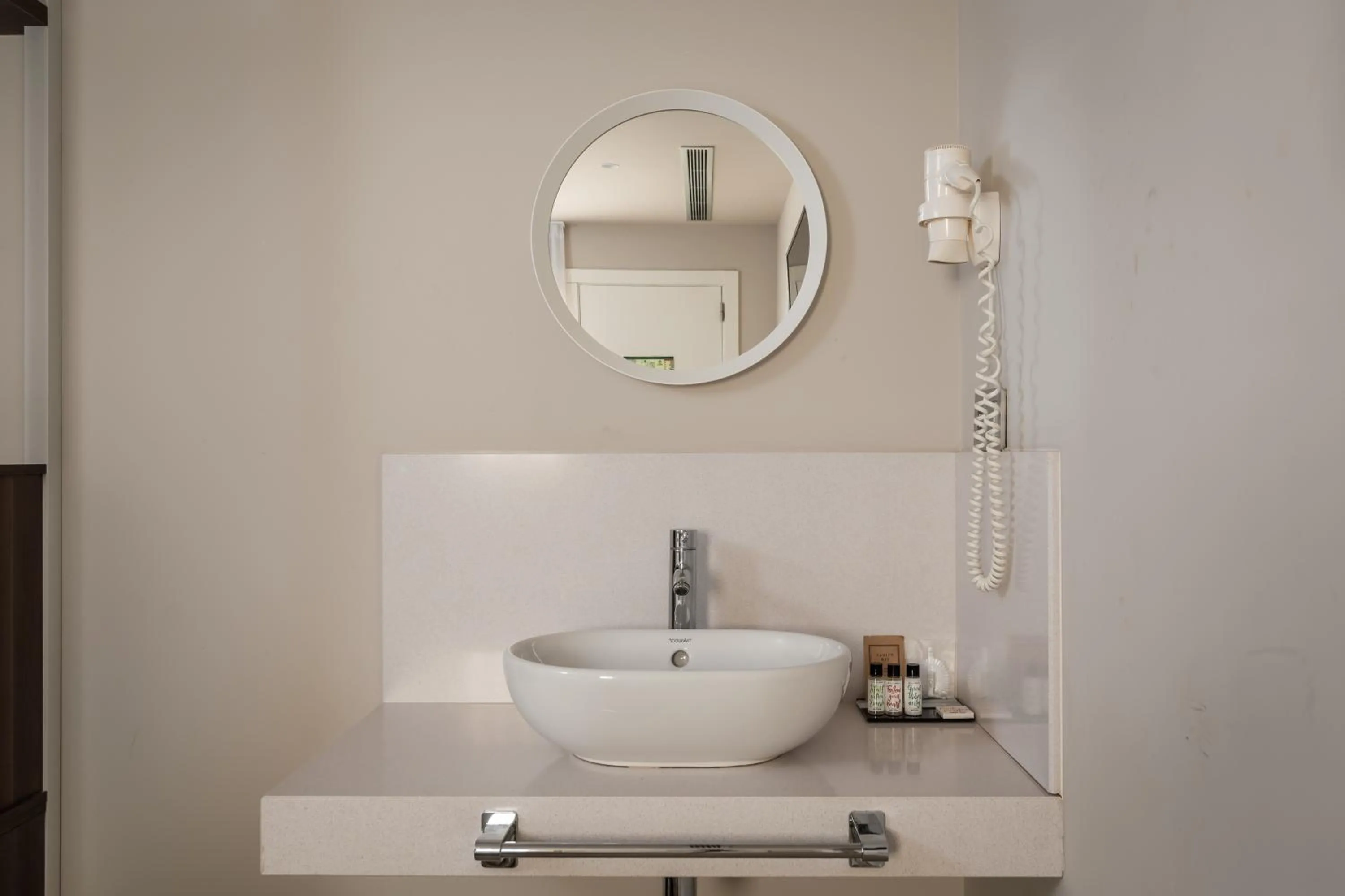 washing machine in Arya Stadium Hotel