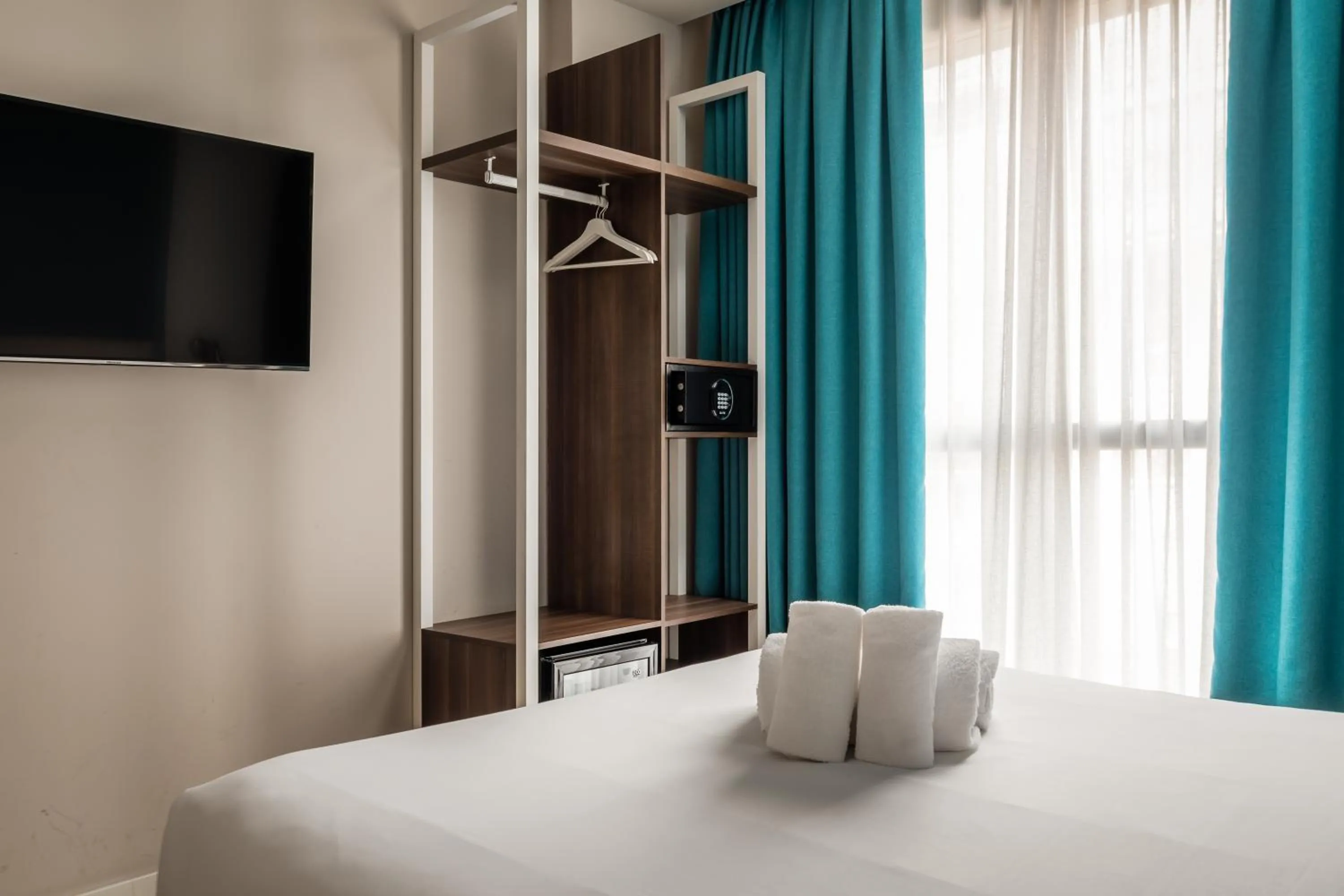 Bed in Arya Stadium Hotel