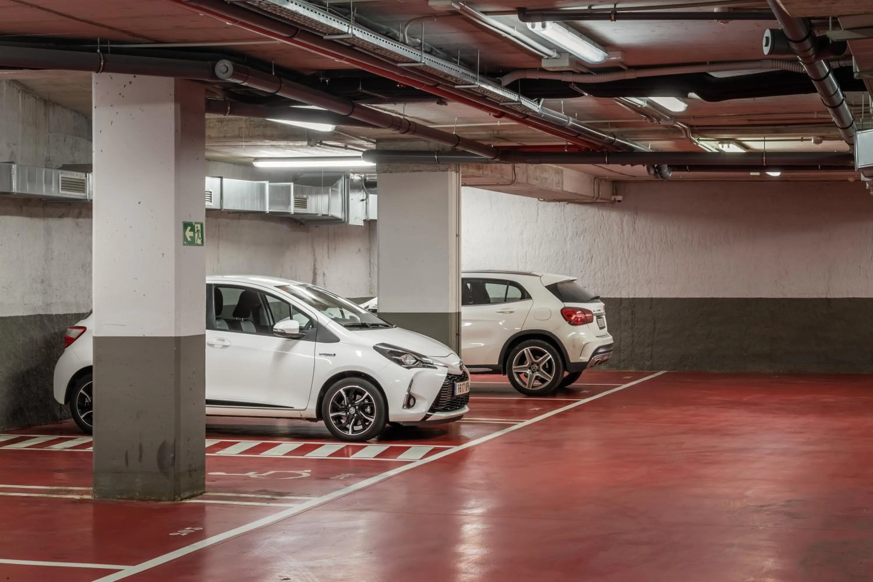 Parking in Arya Stadium Hotel