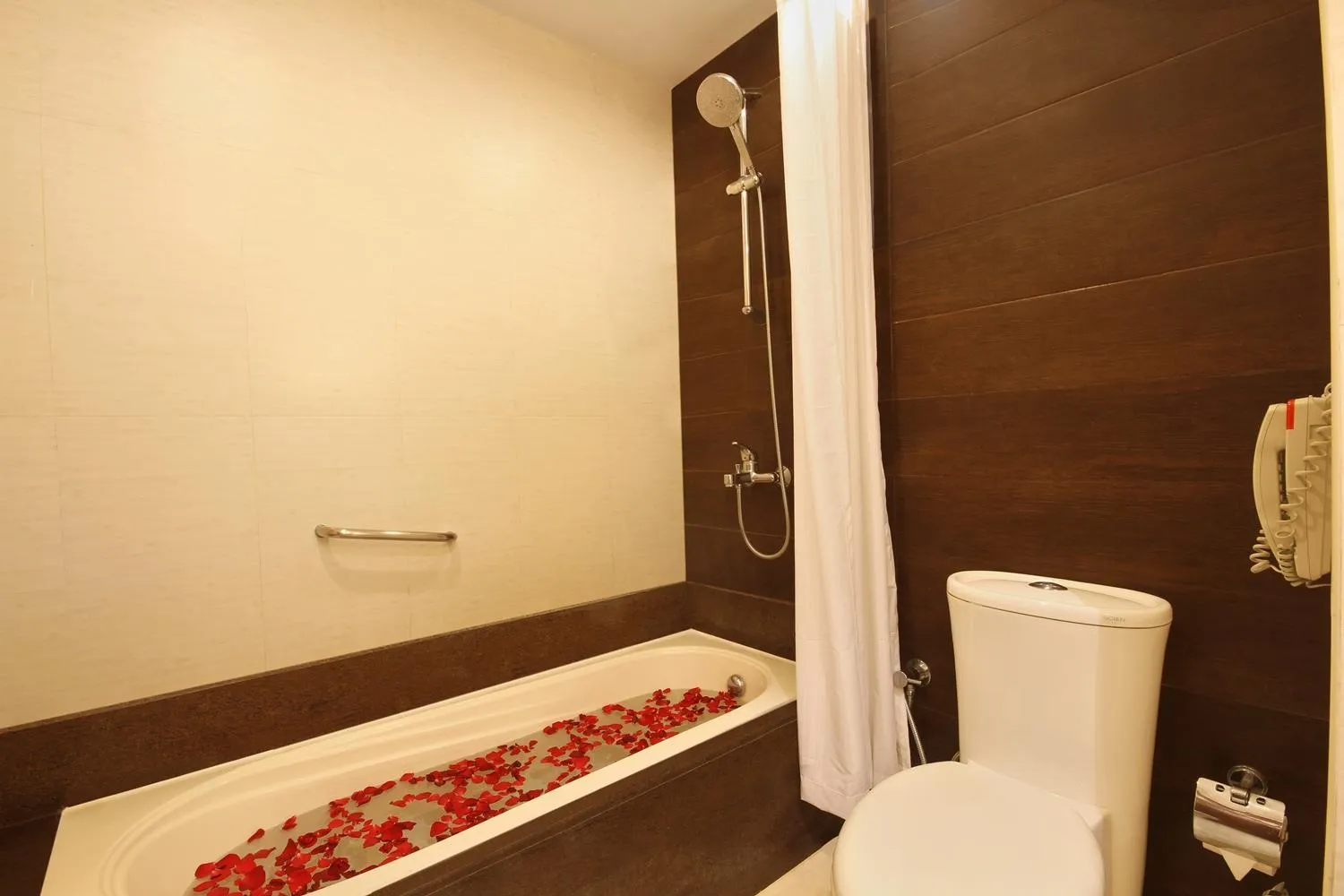 Bathroom in Fortune Select JP Cosmos, Bengaluru - Member ITC Hotels' Group