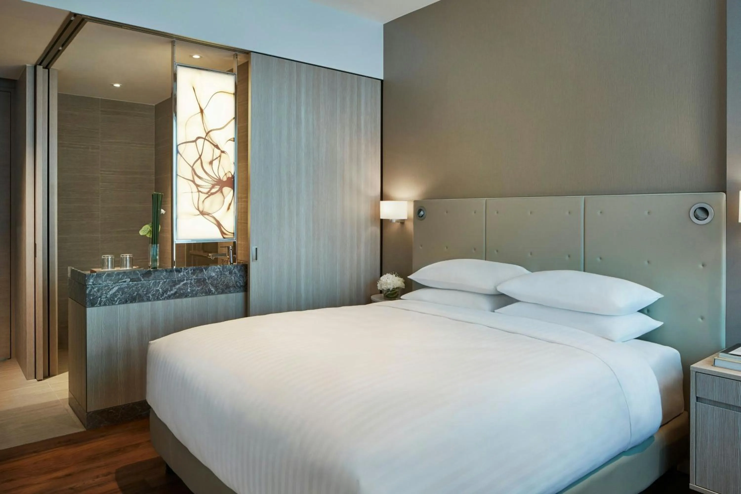 Photo of the whole room, Bed in Courtyard by Marriott Singapore Novena