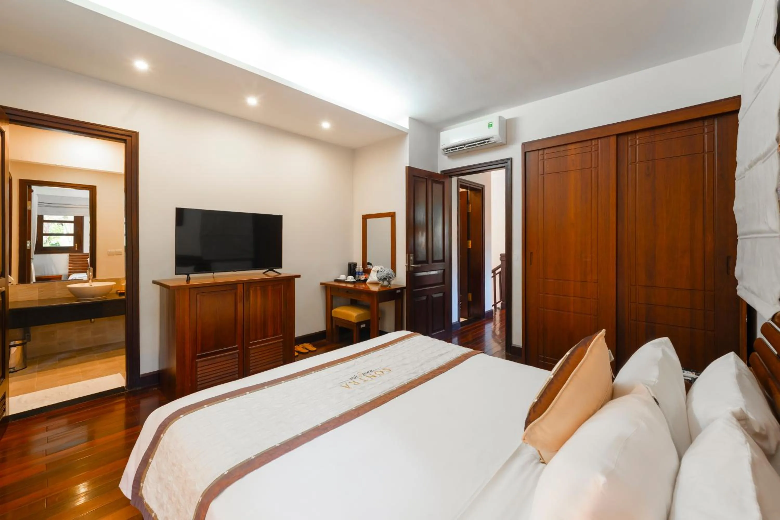 Bed in Son Tra Beach Resort & Spa Danang