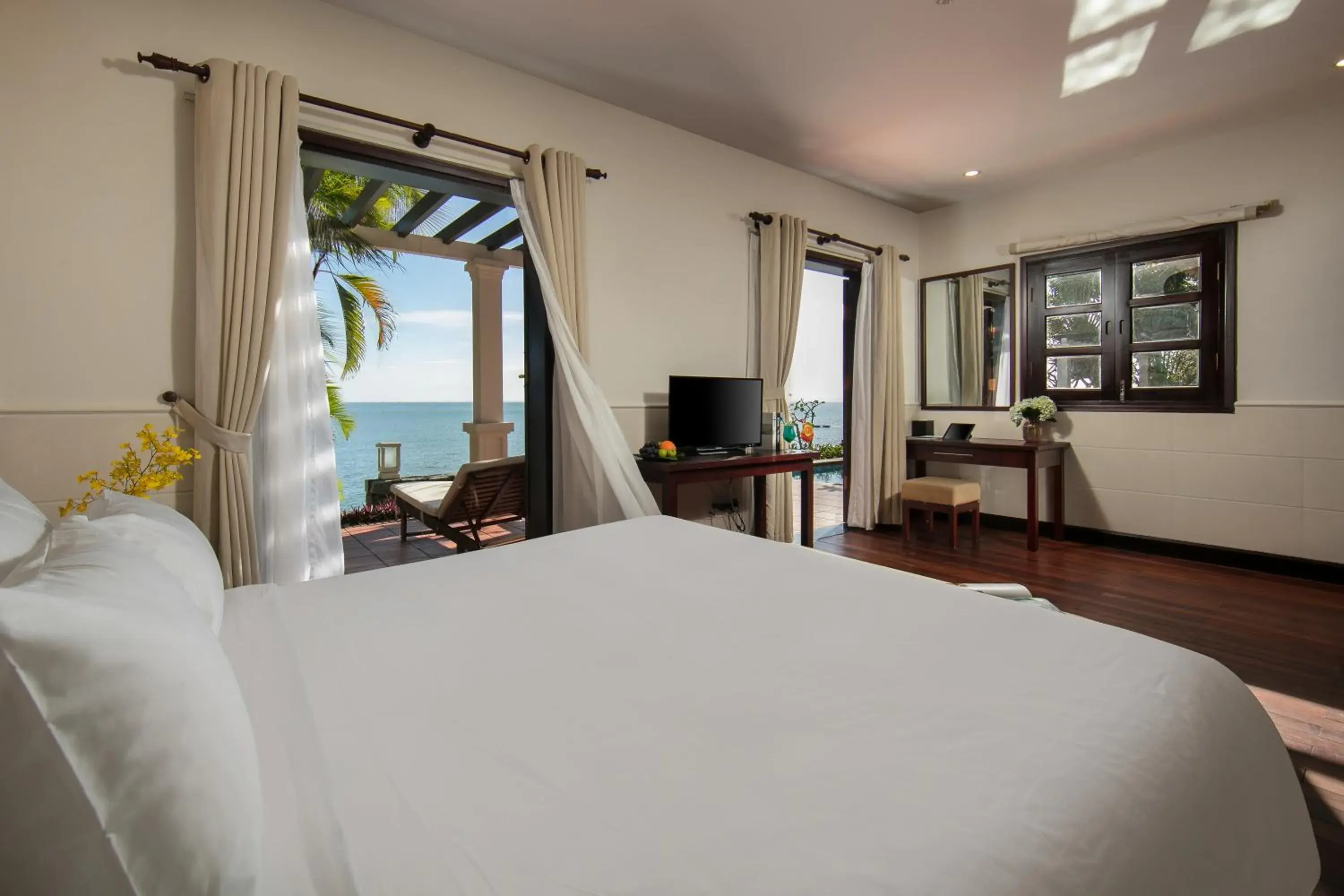 Villa with Sea View in Son Tra Beach Resort & Spa Danang Villa with Sea View in Son Tra Beach Resort & Spa Danang