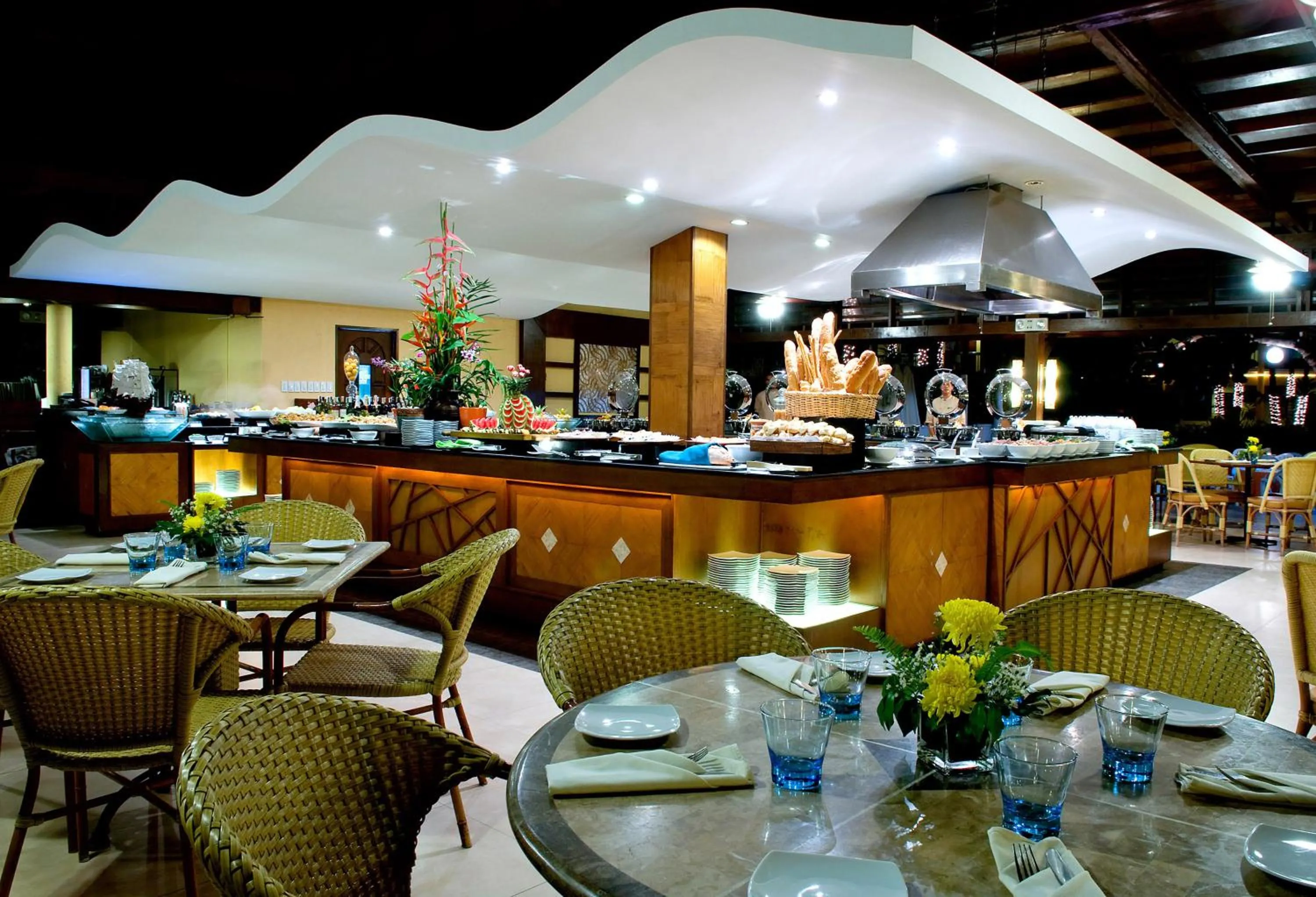 Restaurant/places to eat in Henann Regency Resort and Spa