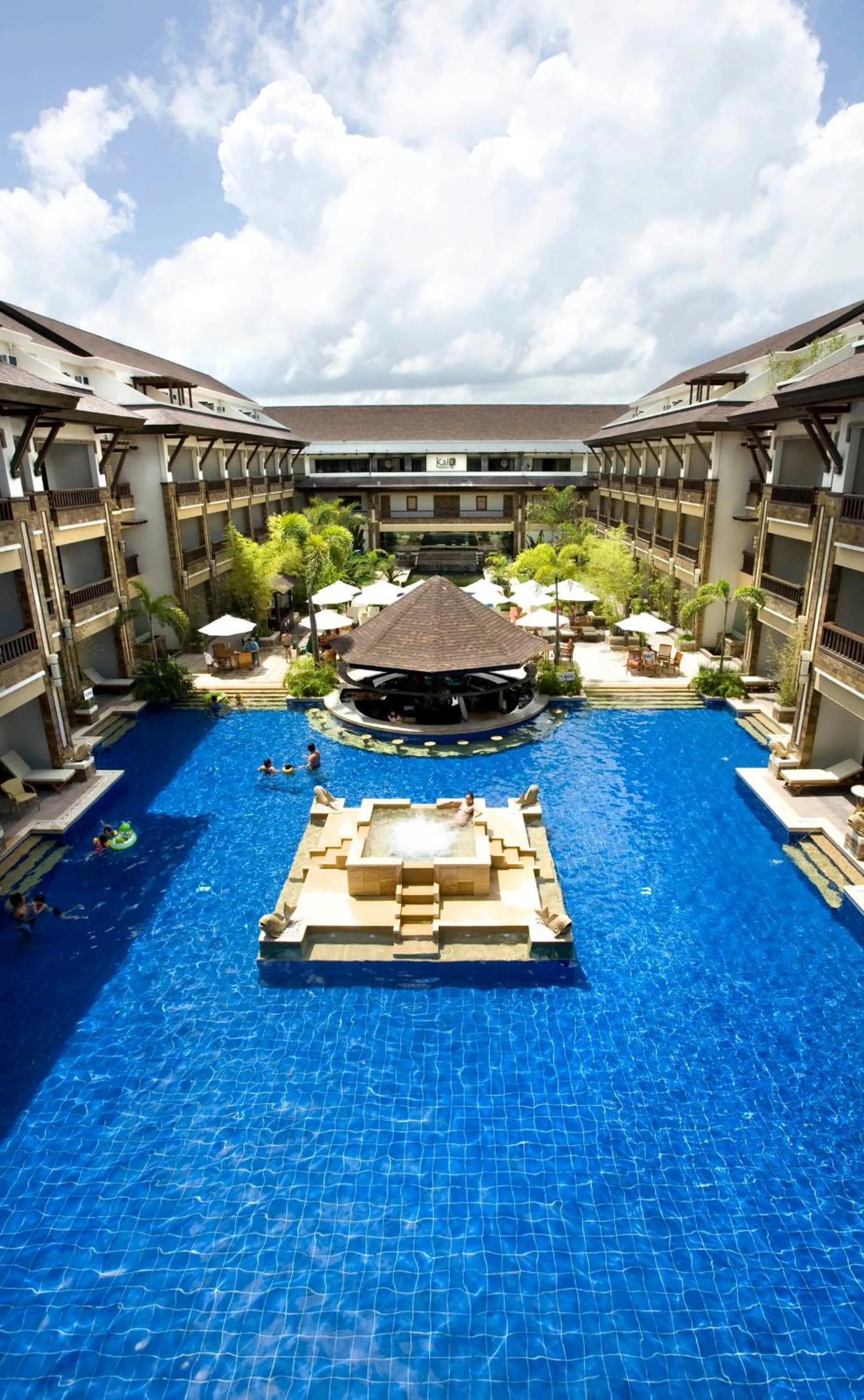 Swimming pool in Henann Regency Resort and Spa