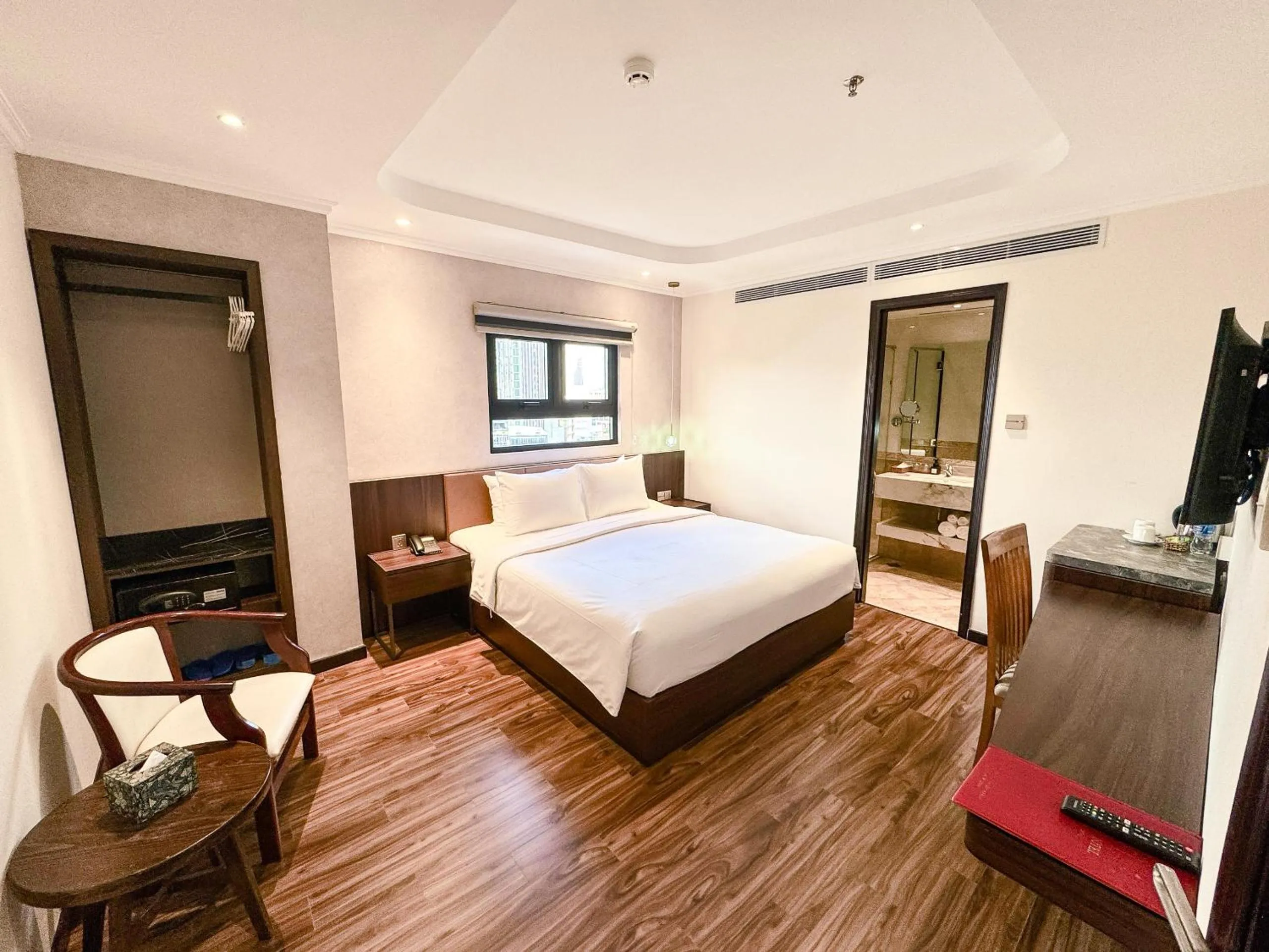 Photo of the whole room, Bed in Bon Ami Hotel - Thiên Xuân Hotel