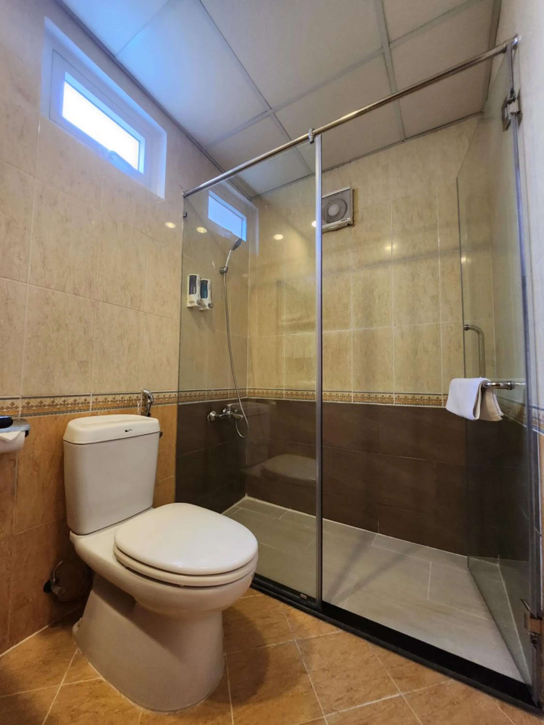 Shower in Bon Ami Hotel - Thiên Xuân Hotel