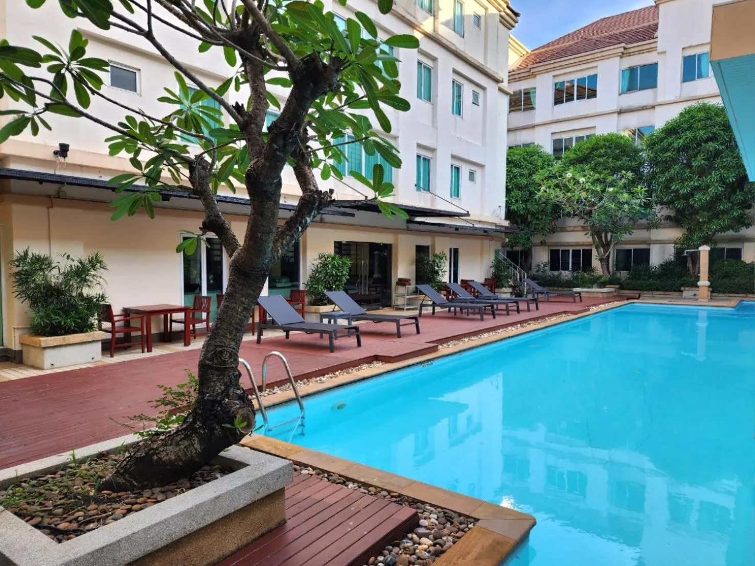 Swimming pool in Avion Hotel