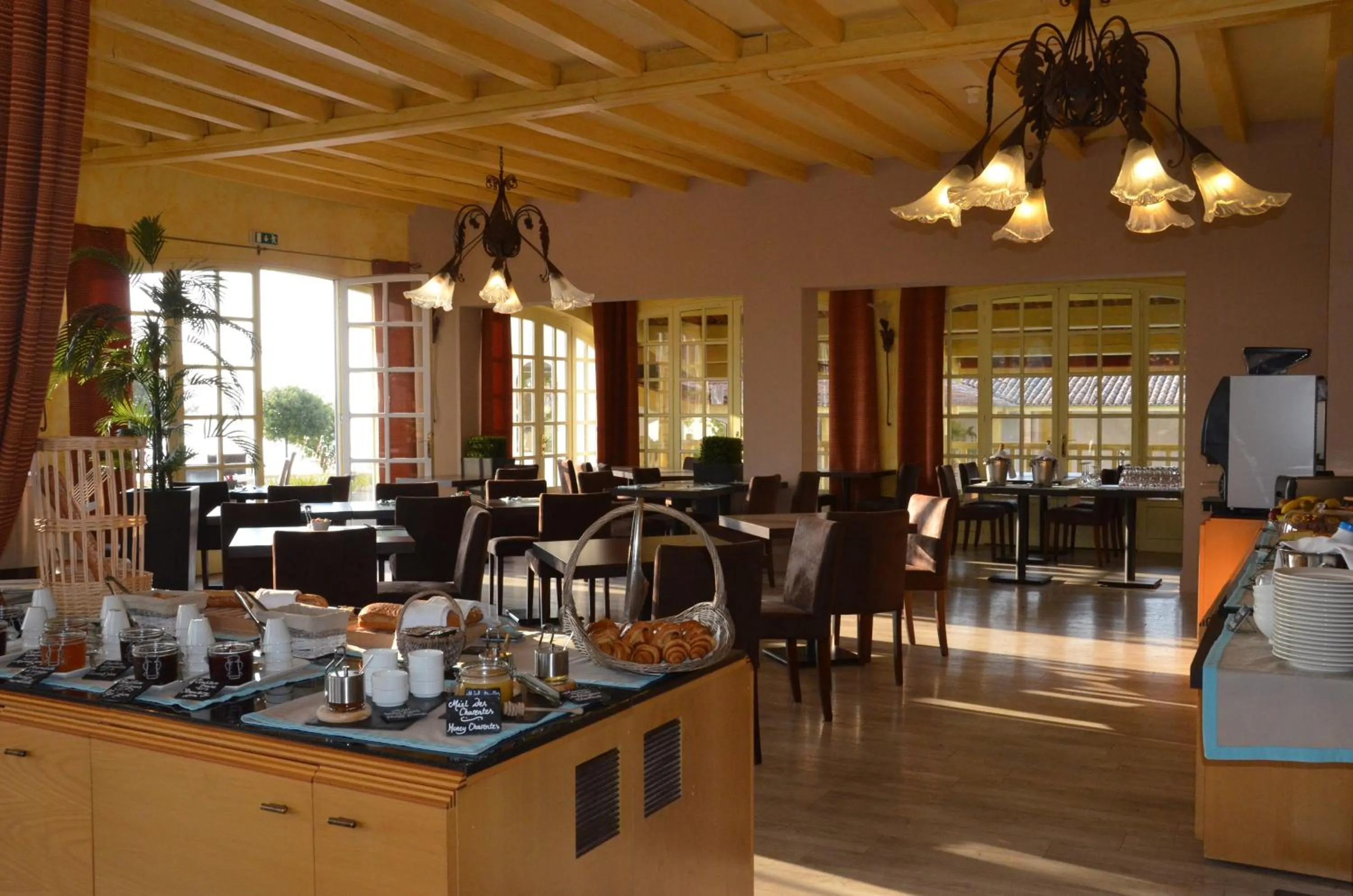 Restaurant/places to eat in Hotel et Spa Les Cleunes Oléron