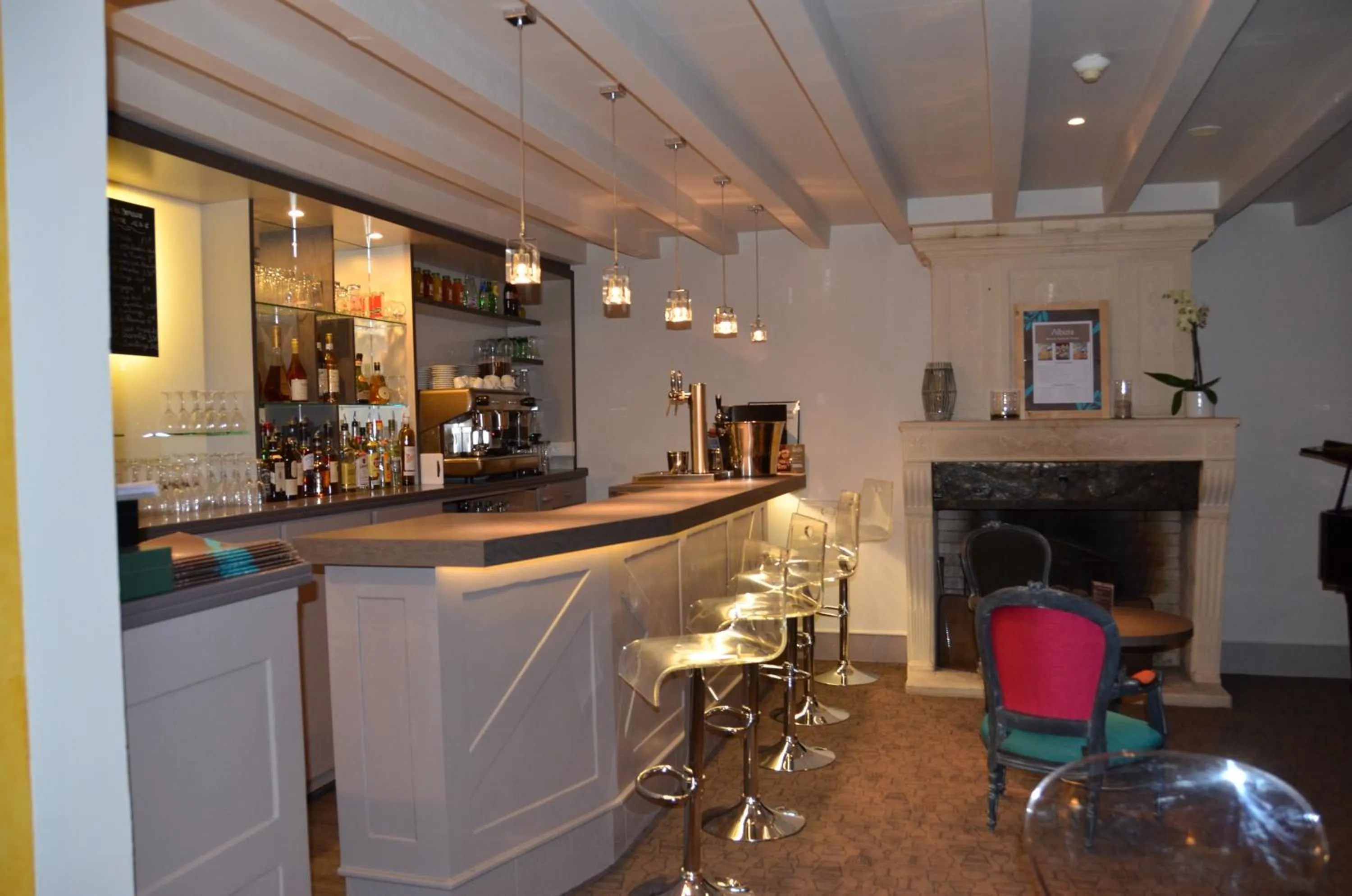 Lounge or bar in Hotel et Spa Les Cleunes Oléron