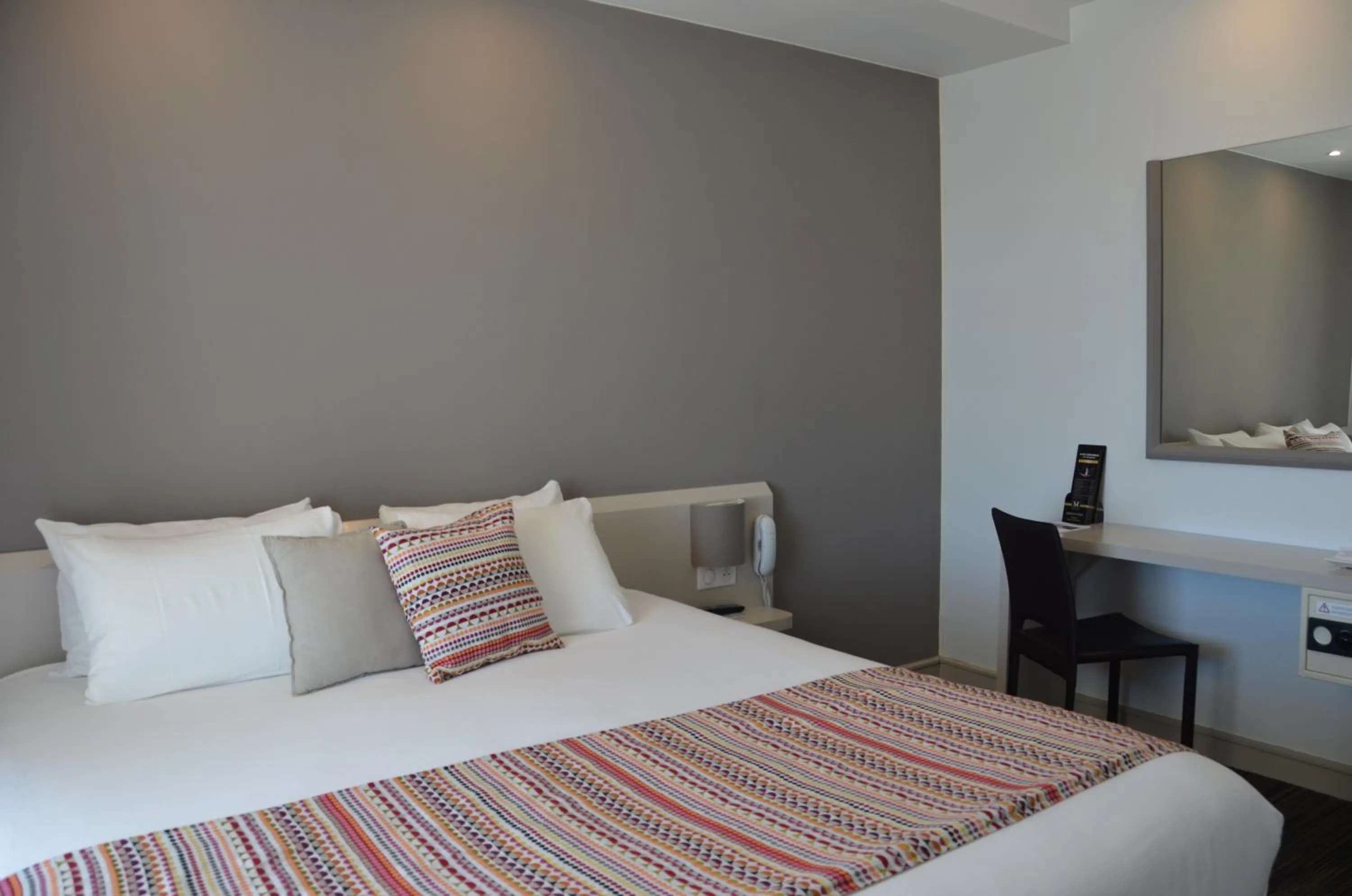 Decorative detail, Bed in Hotel et Spa Les Cleunes Oléron