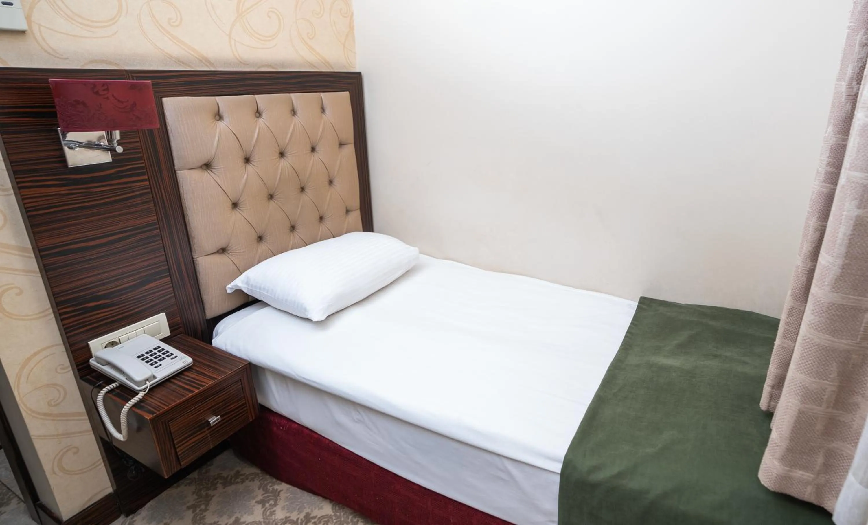 Bed in Golden Siyav Hotel