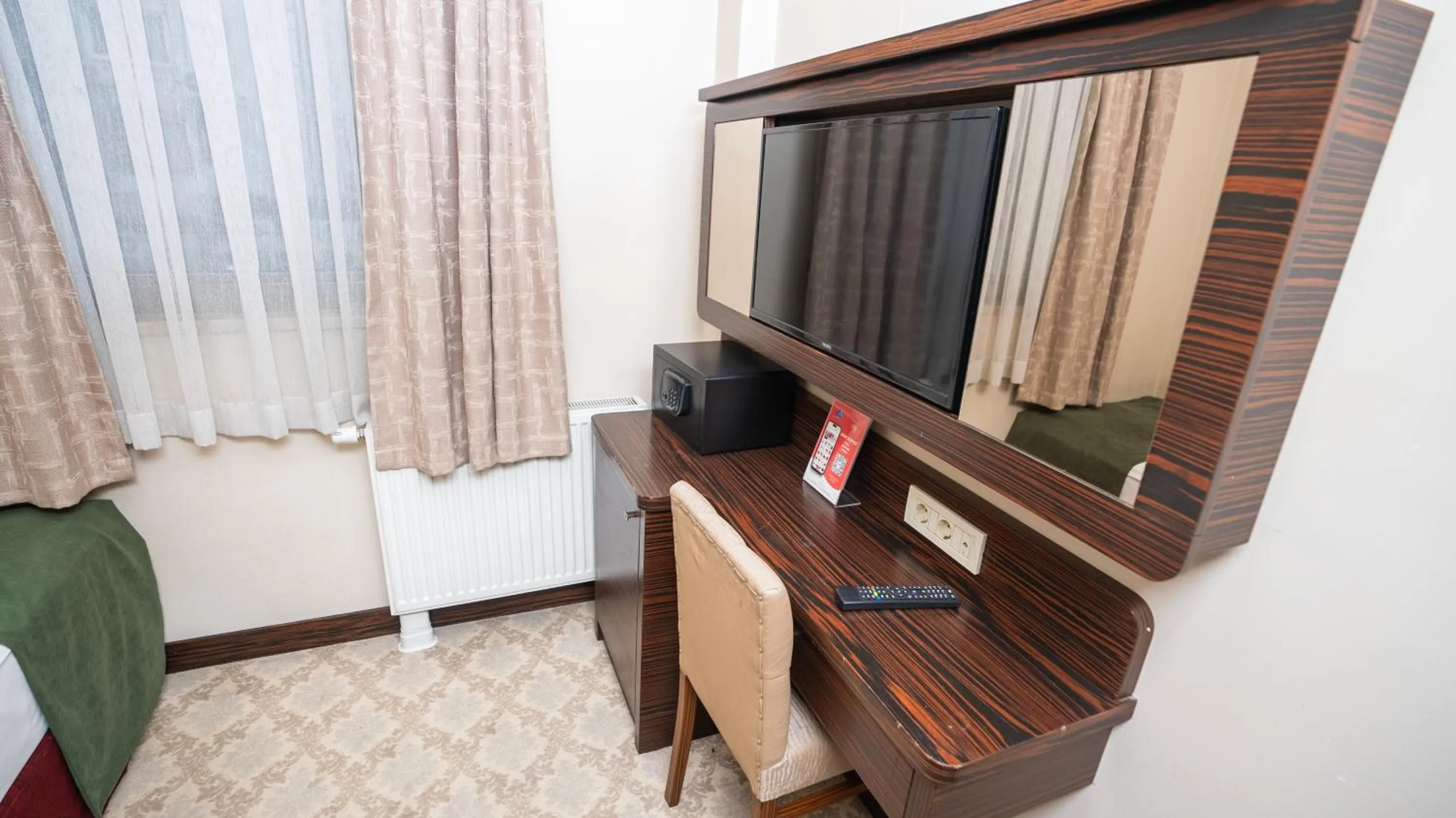 TV and multimedia in Golden Siyav Hotel