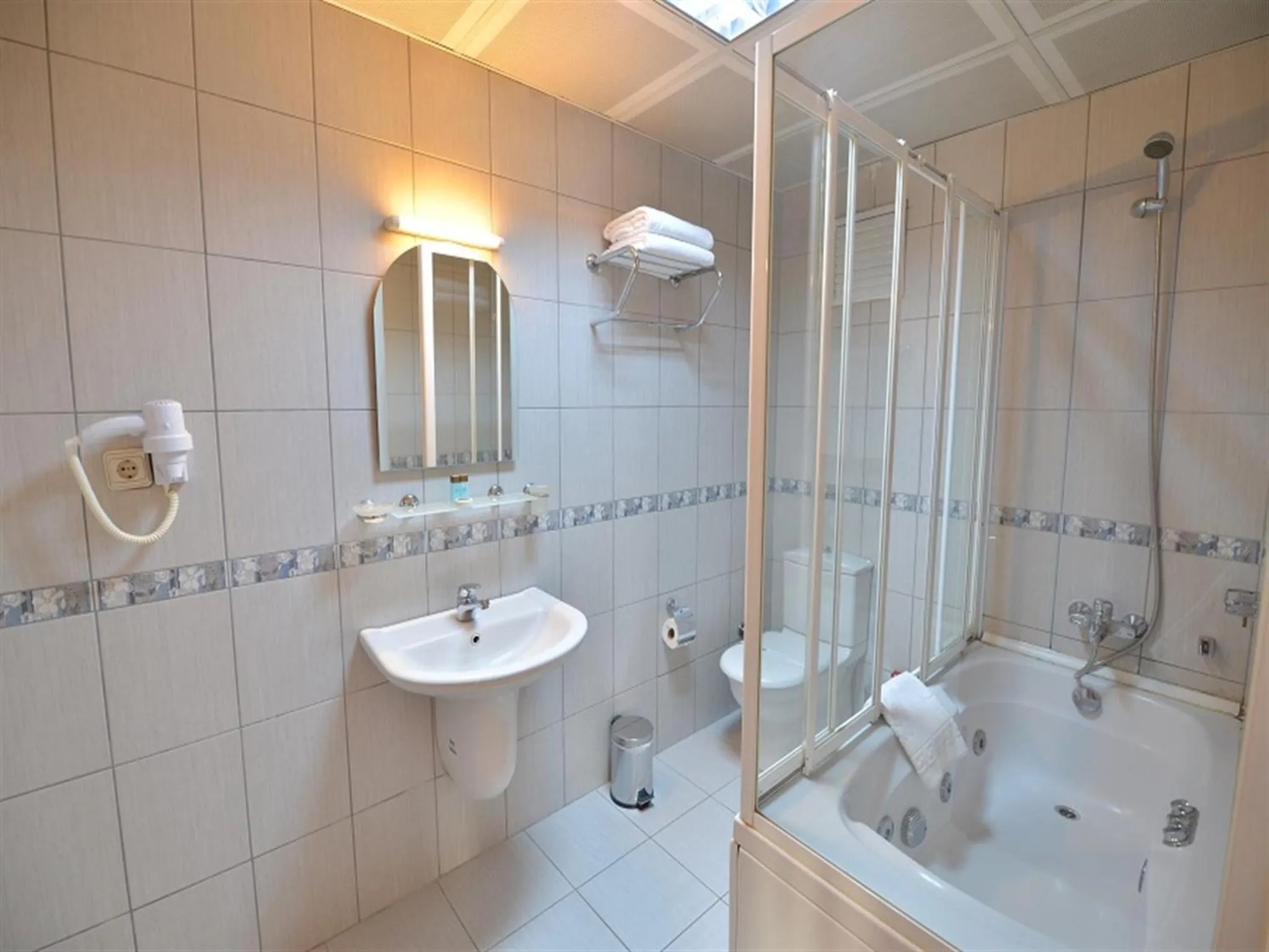 Bathroom in Golden Siyav Hotel