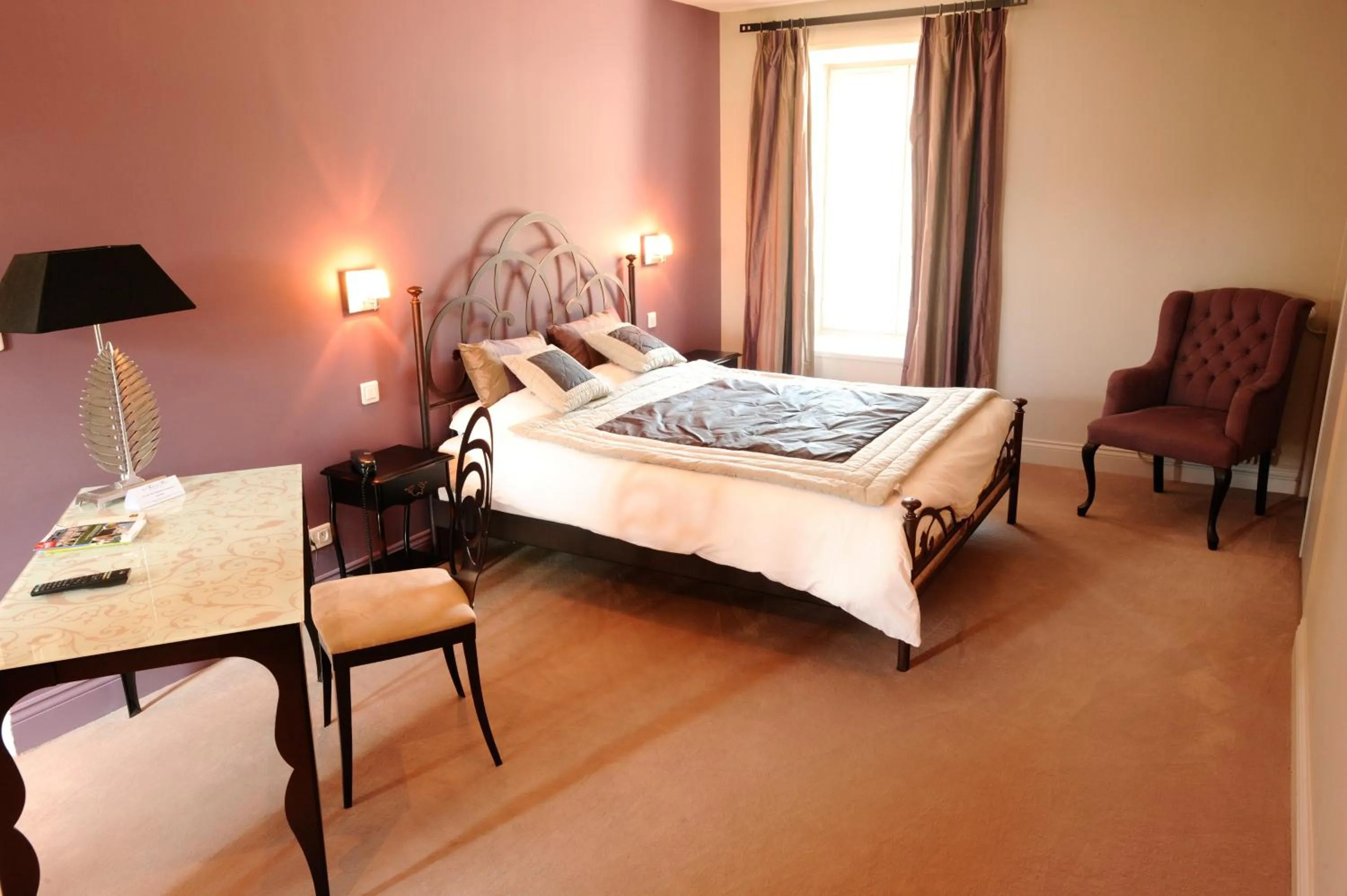 Bedroom, Bed in Demeures & Châteaux, La Ferme des Mares