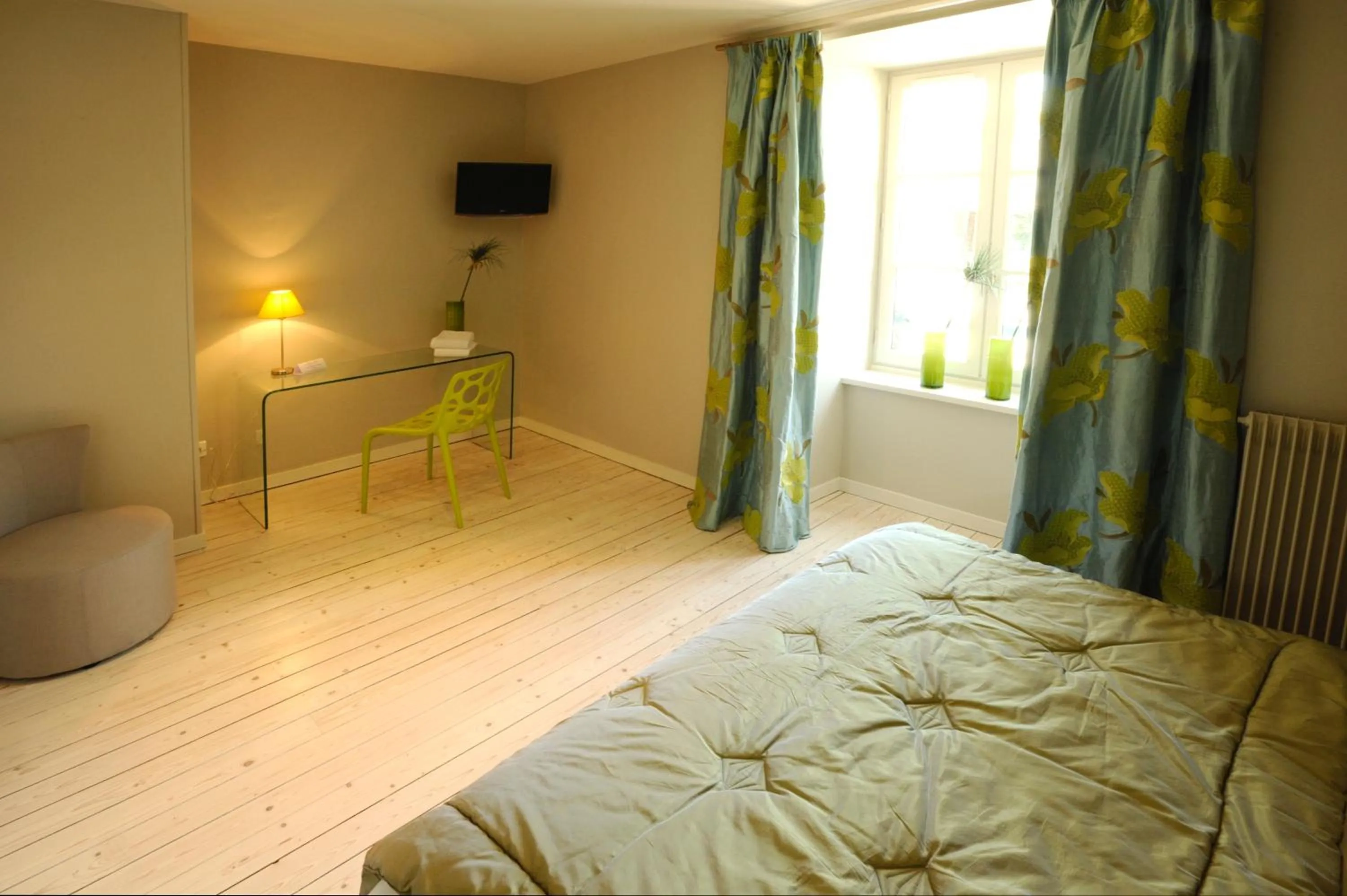 TV and multimedia, Bed in Demeures & Châteaux, La Ferme des Mares