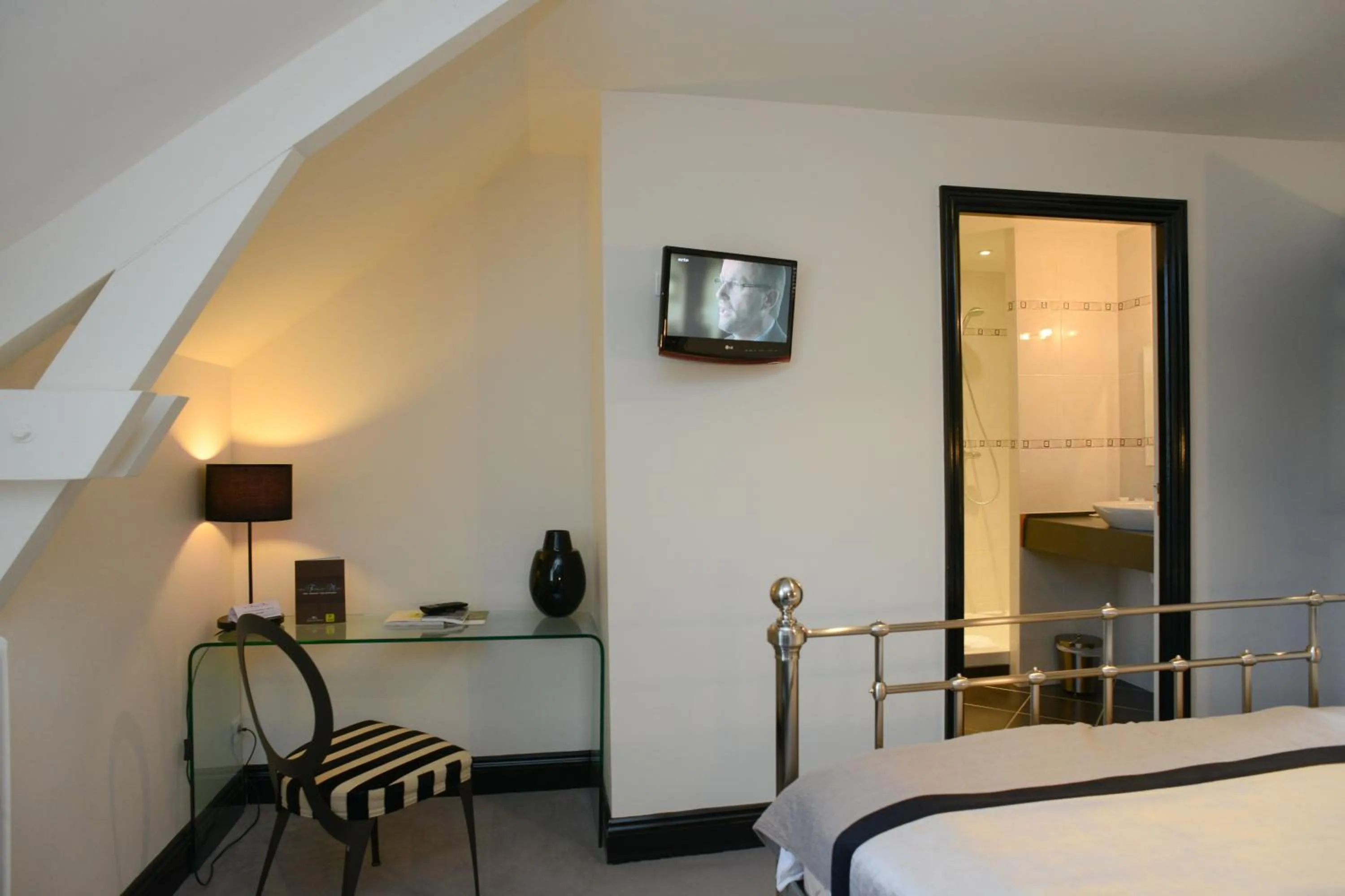 TV and multimedia, Bed in Demeures & Châteaux, La Ferme des Mares