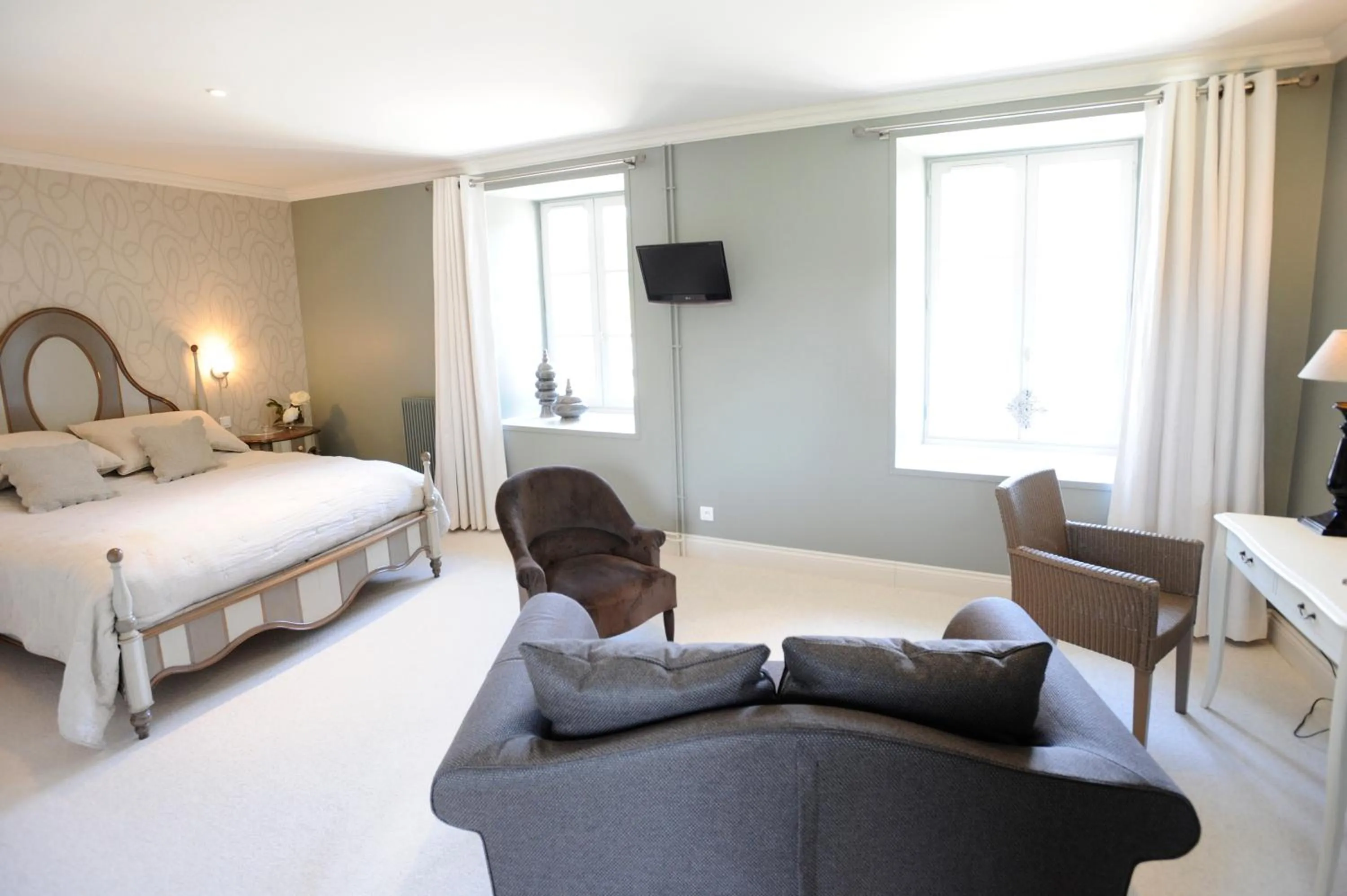 TV and multimedia, Bed in Demeures & Châteaux, La Ferme des Mares