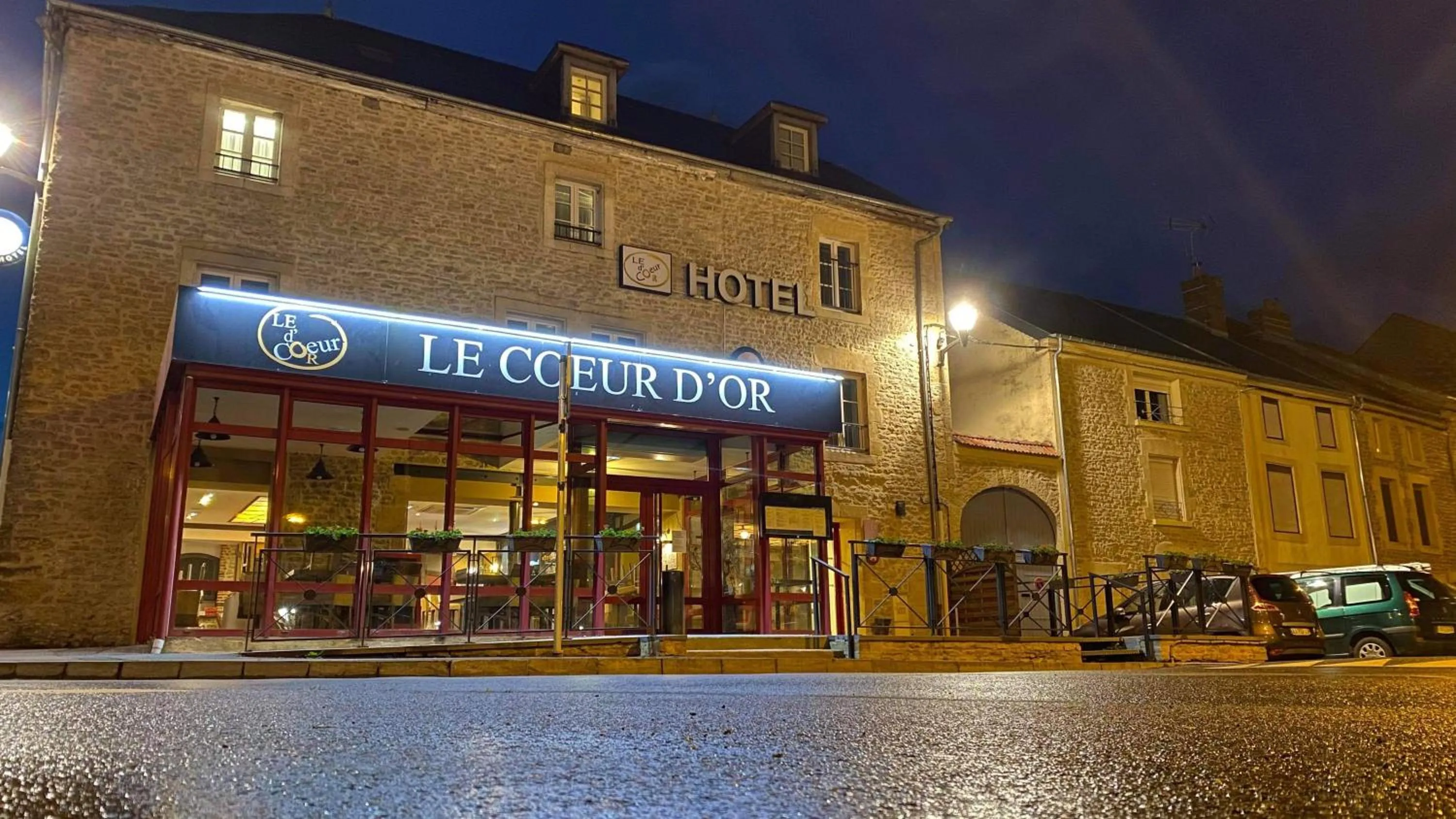 Facade/entrance in The Originals City, Hôtel Le Coeur d'Or, Sedan Est