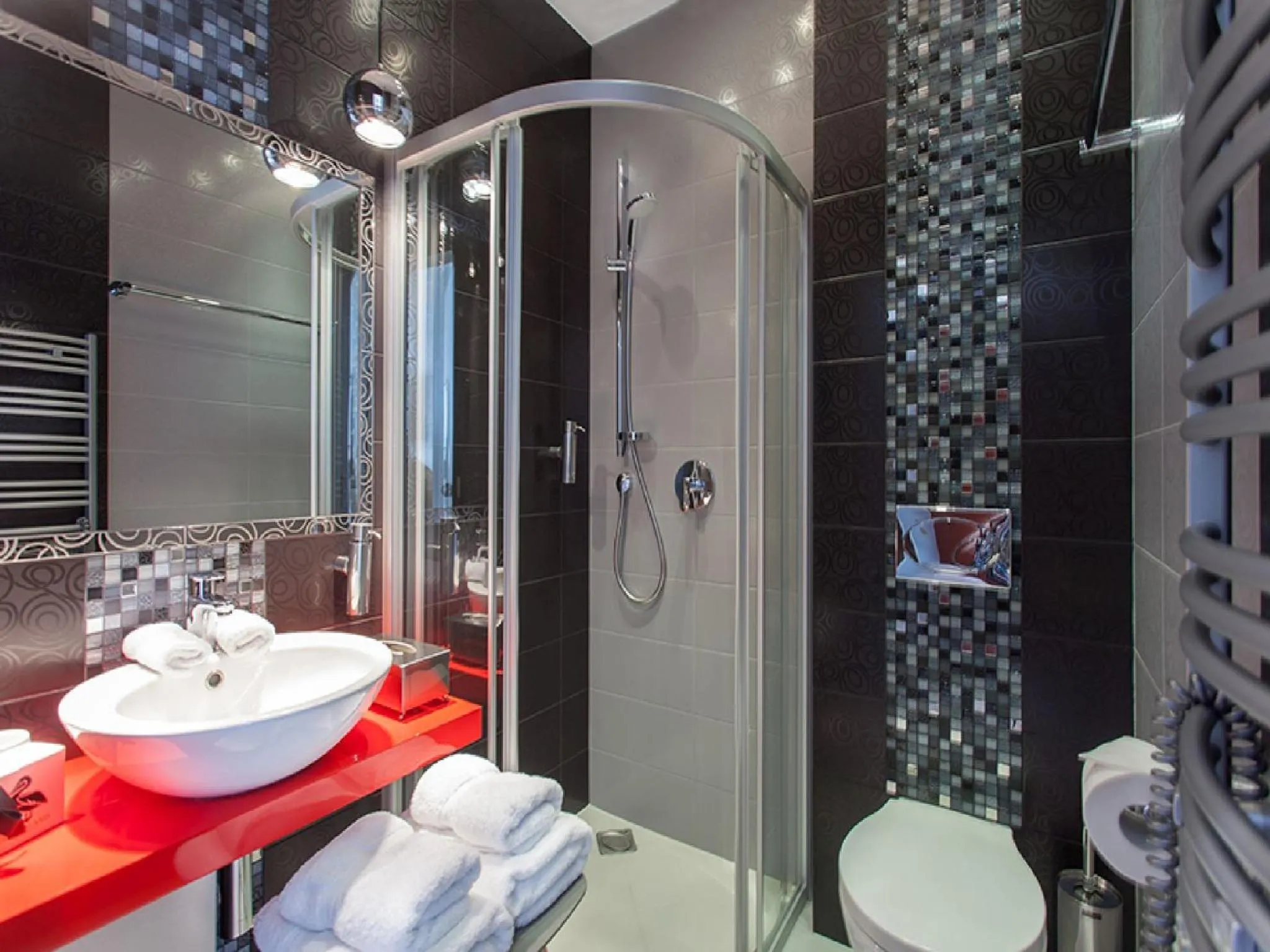 Shower in Soleil Boutique H