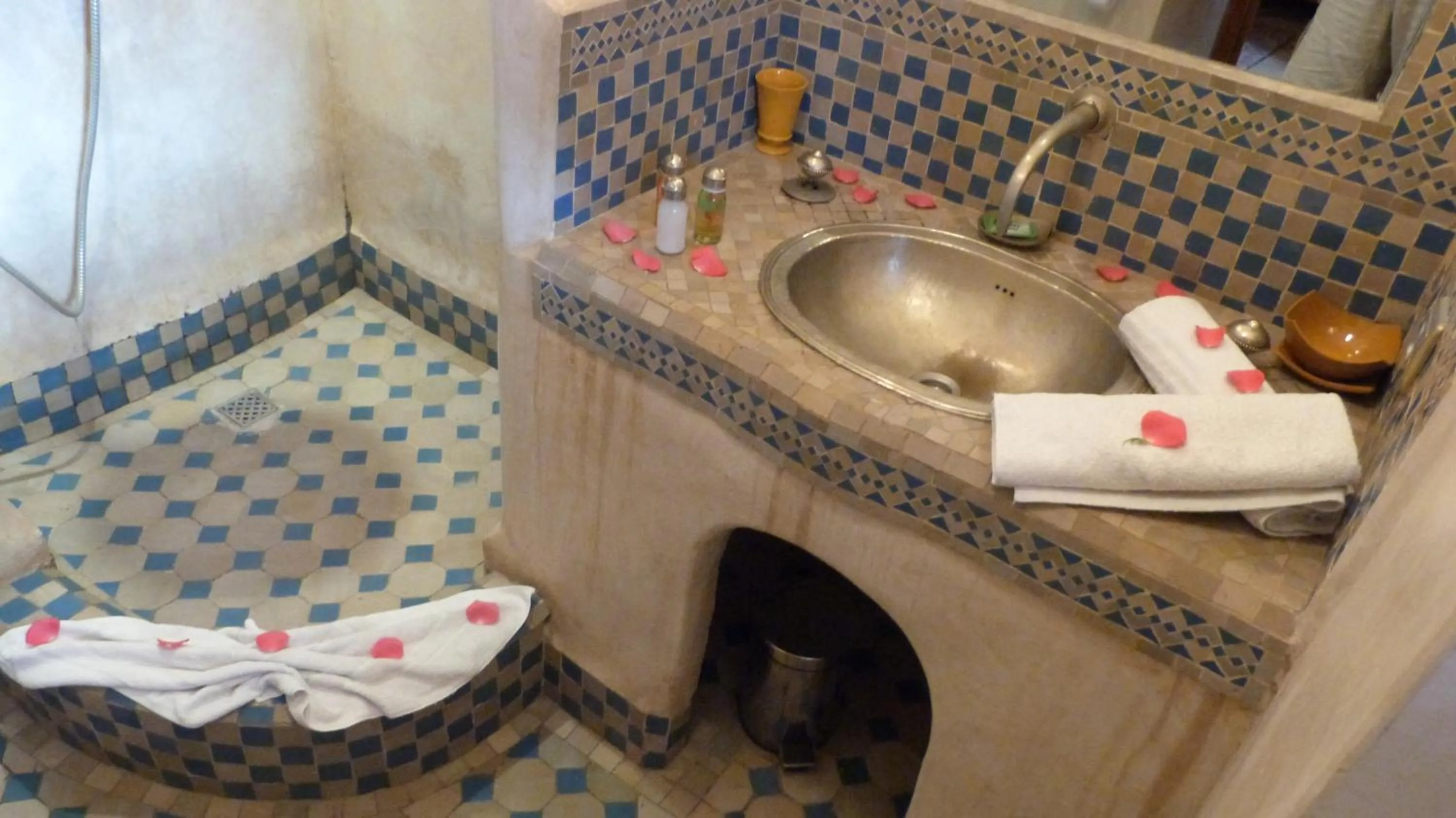 Bathroom in Riad Kenzo