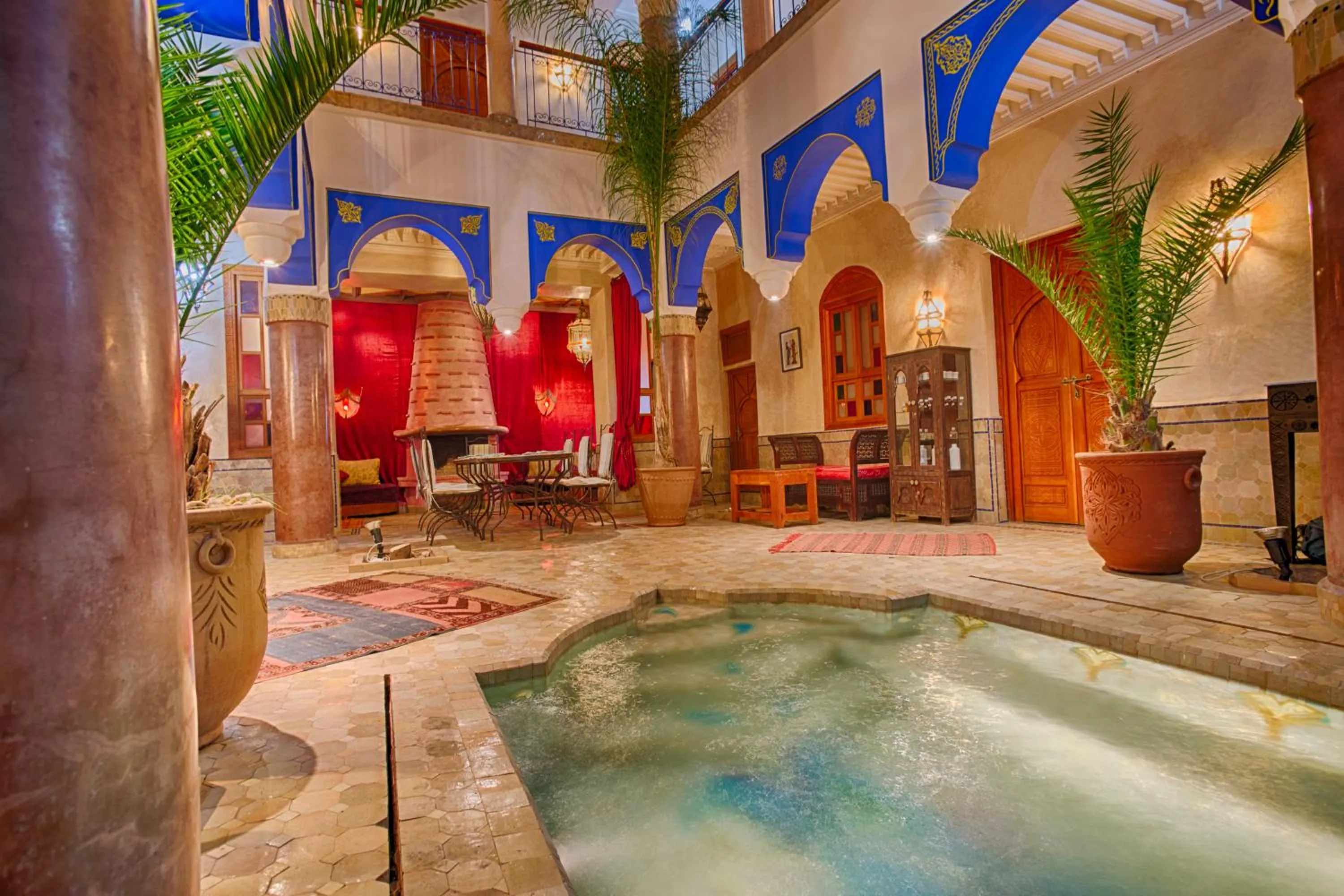 Swimming pool in Riad Kenzo