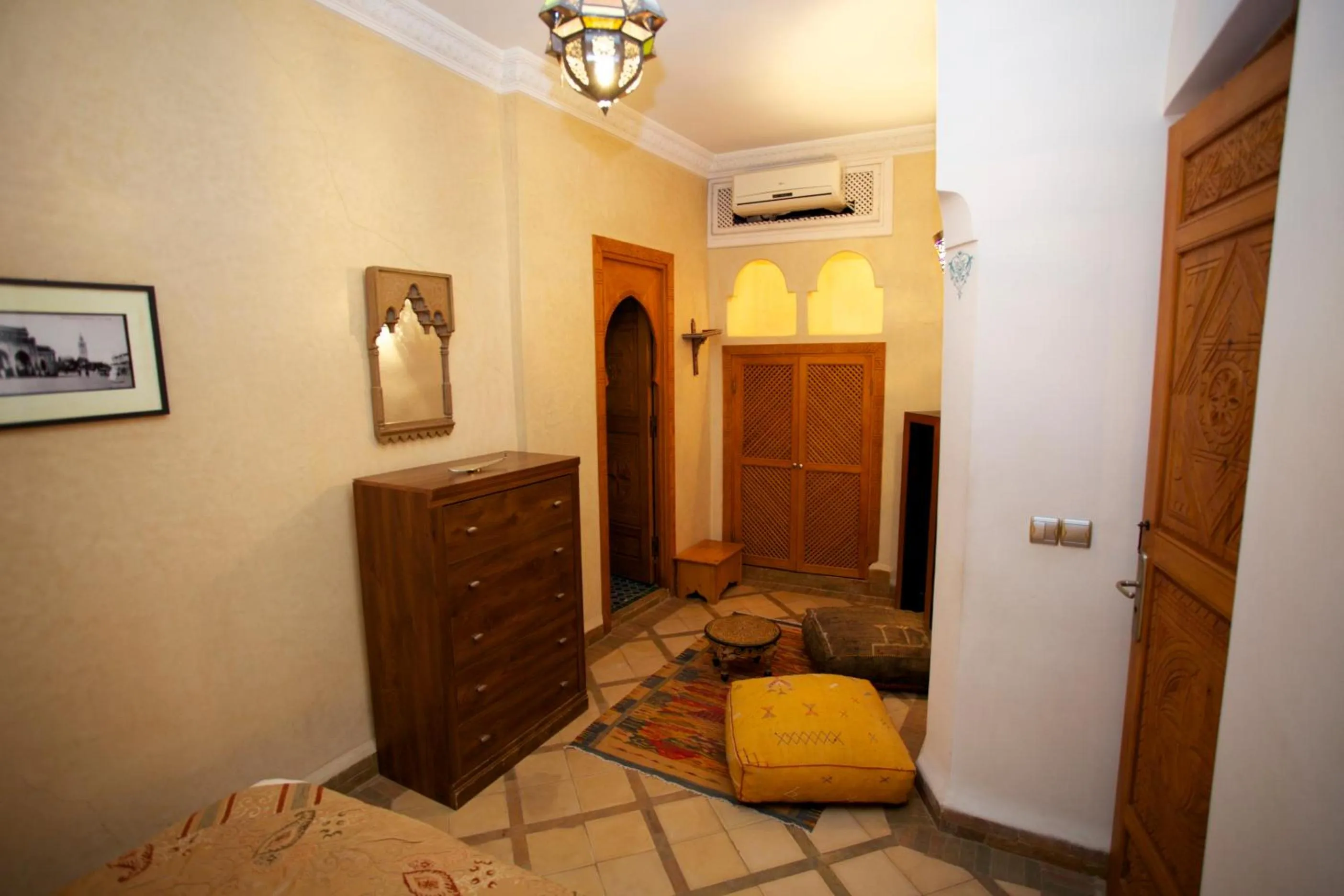 Photo of the whole room, Bed in Riad Kenzo