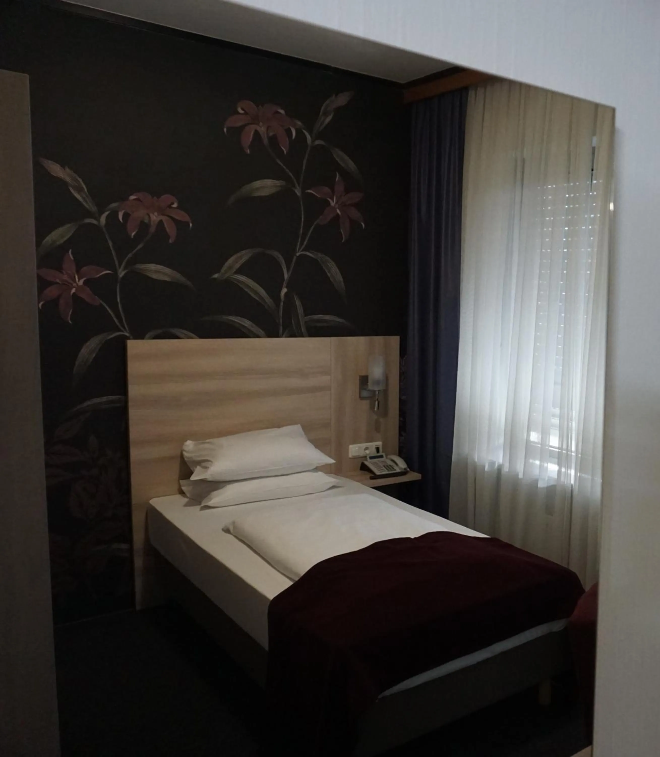 Bedroom, Bed in Hotel Senator München