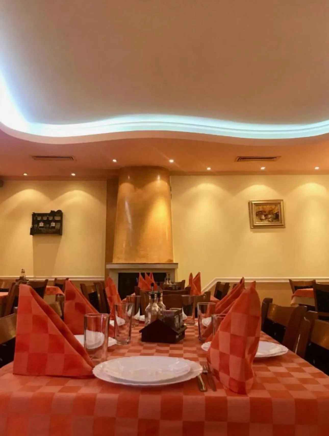 Restaurant/places to eat in Daf Trans Hotel