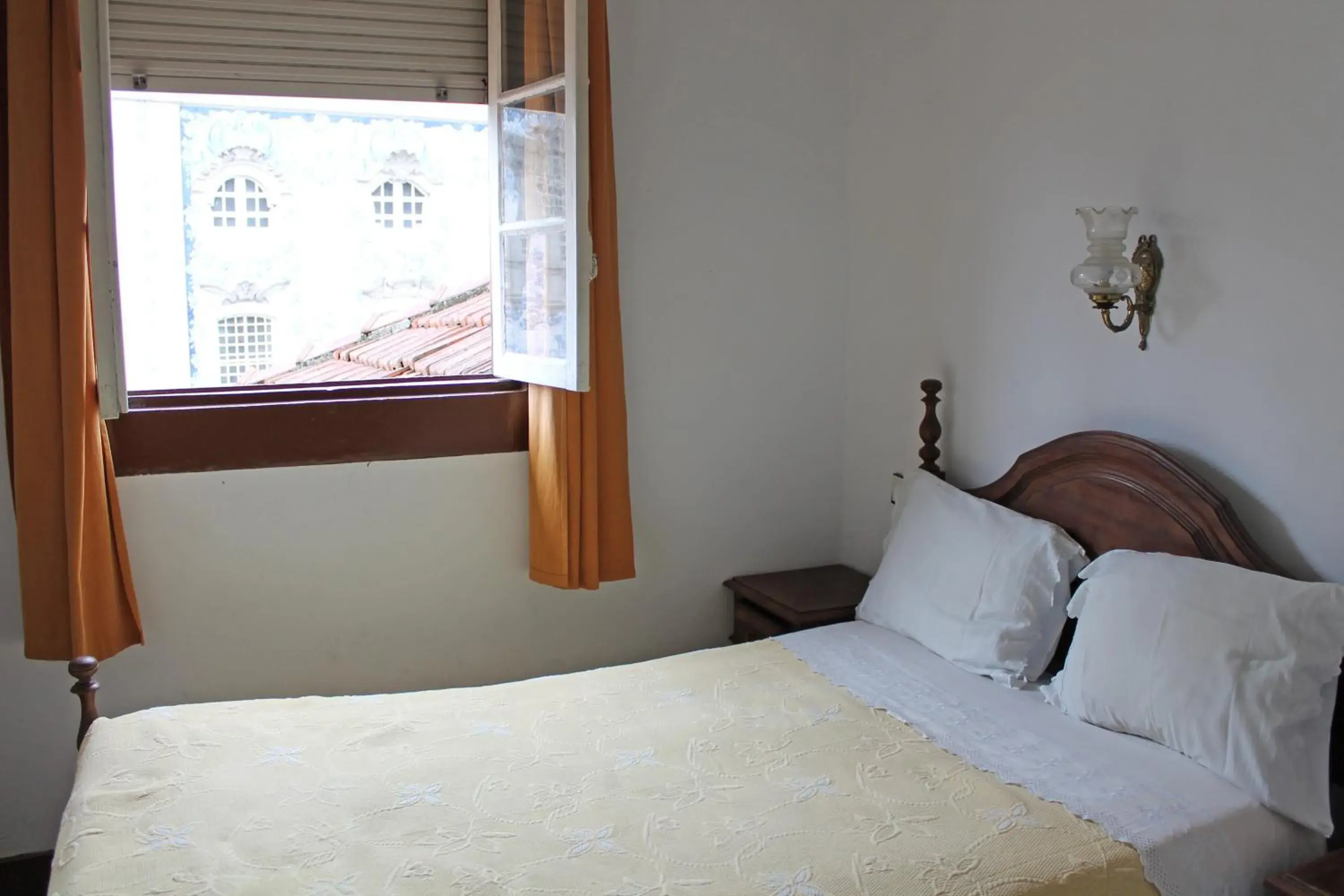 Double Room with Shared Bathroom in Pensão França Double Room with Shared Bathroom in Pensão França