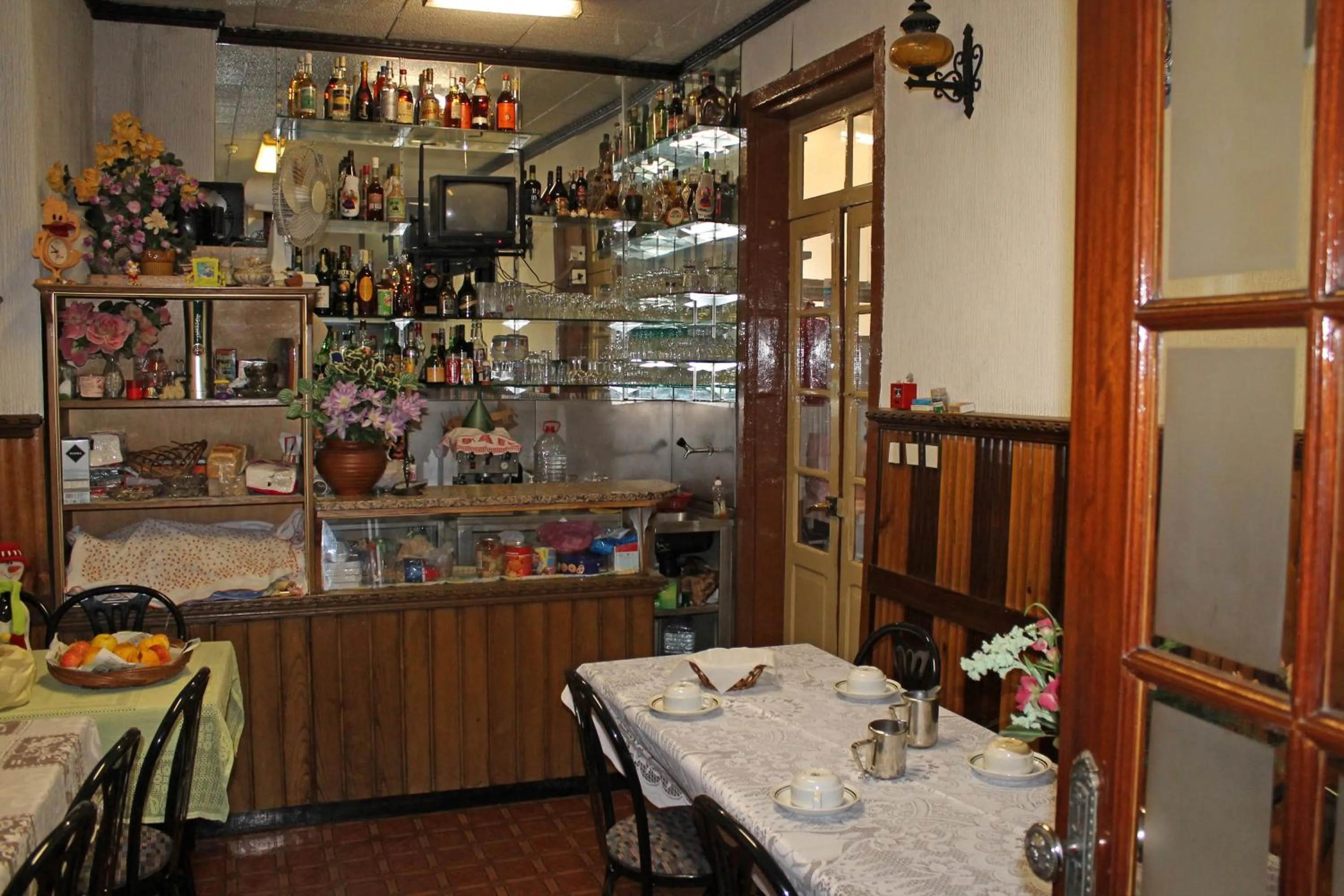 Restaurant/places to eat in Pensão França