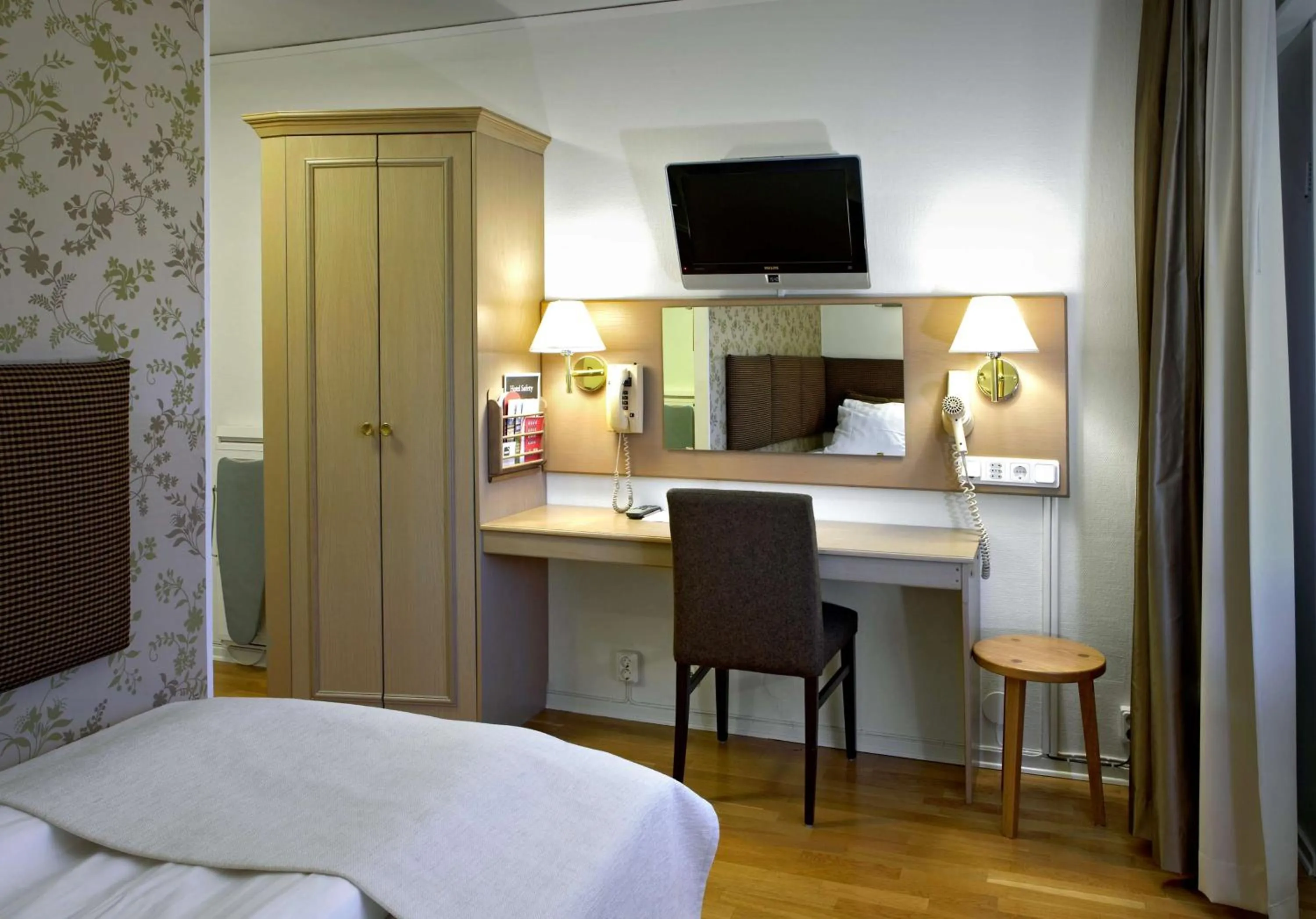 Bedroom, Bed in Scandic Billingen