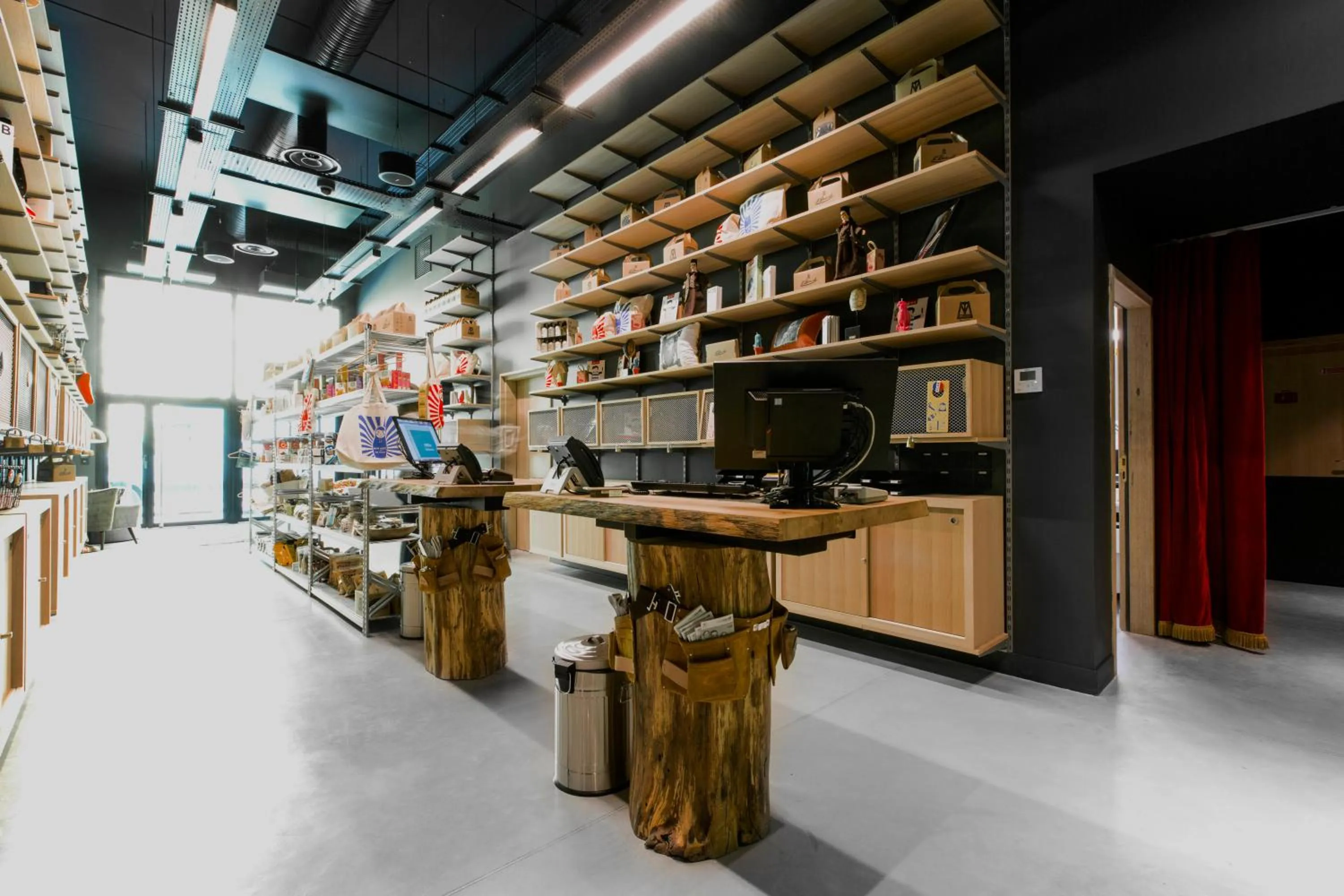 On-site shops in MOB HOTEL Lyon Confluence