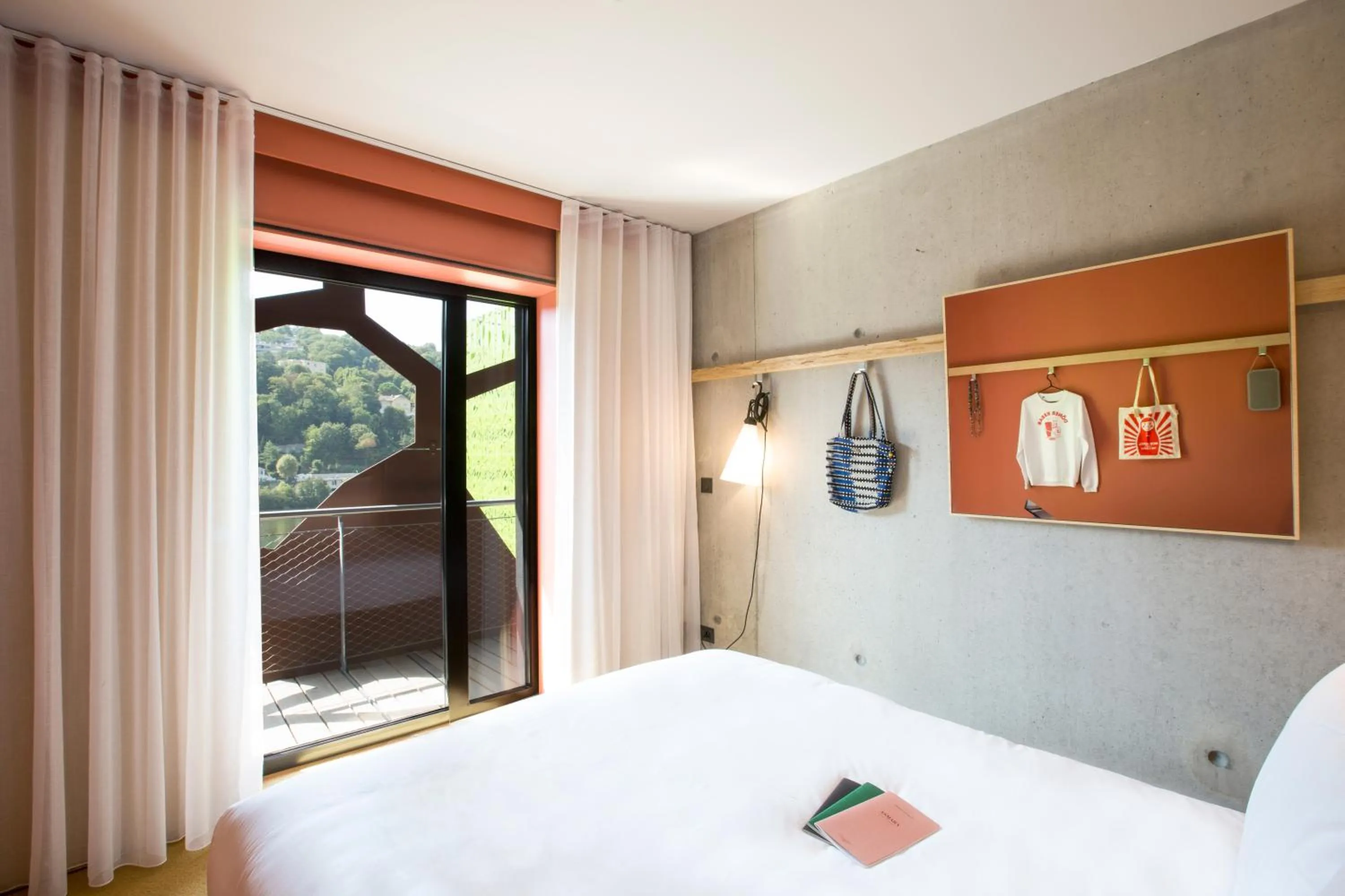 River view, Bed in MOB HOTEL Lyon Confluence