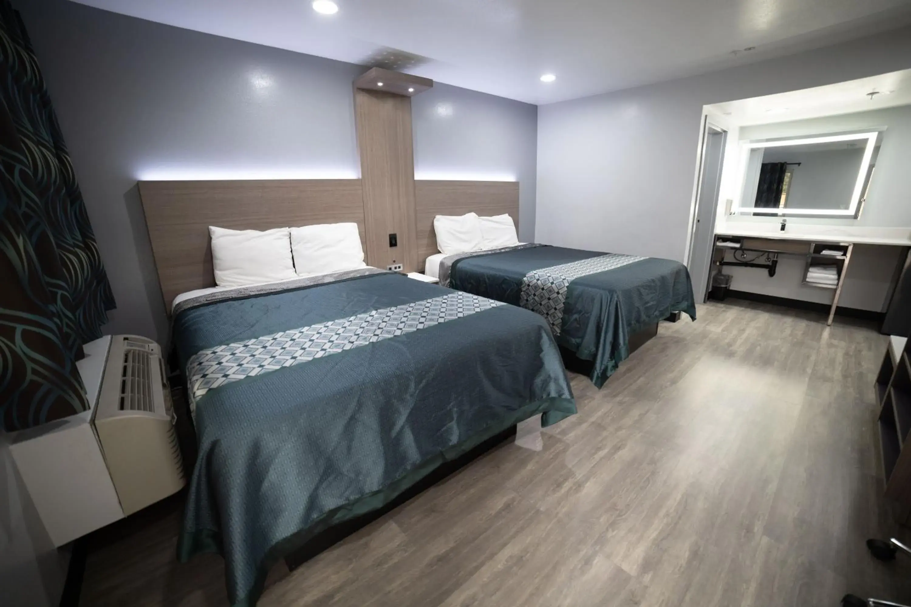 Room with Two Double Beds - Non-Smoking in Express Inn & Suites Ontario Airport Room with Two Double Beds - Non-Smoking in Express Inn & Suites Ontario Airport