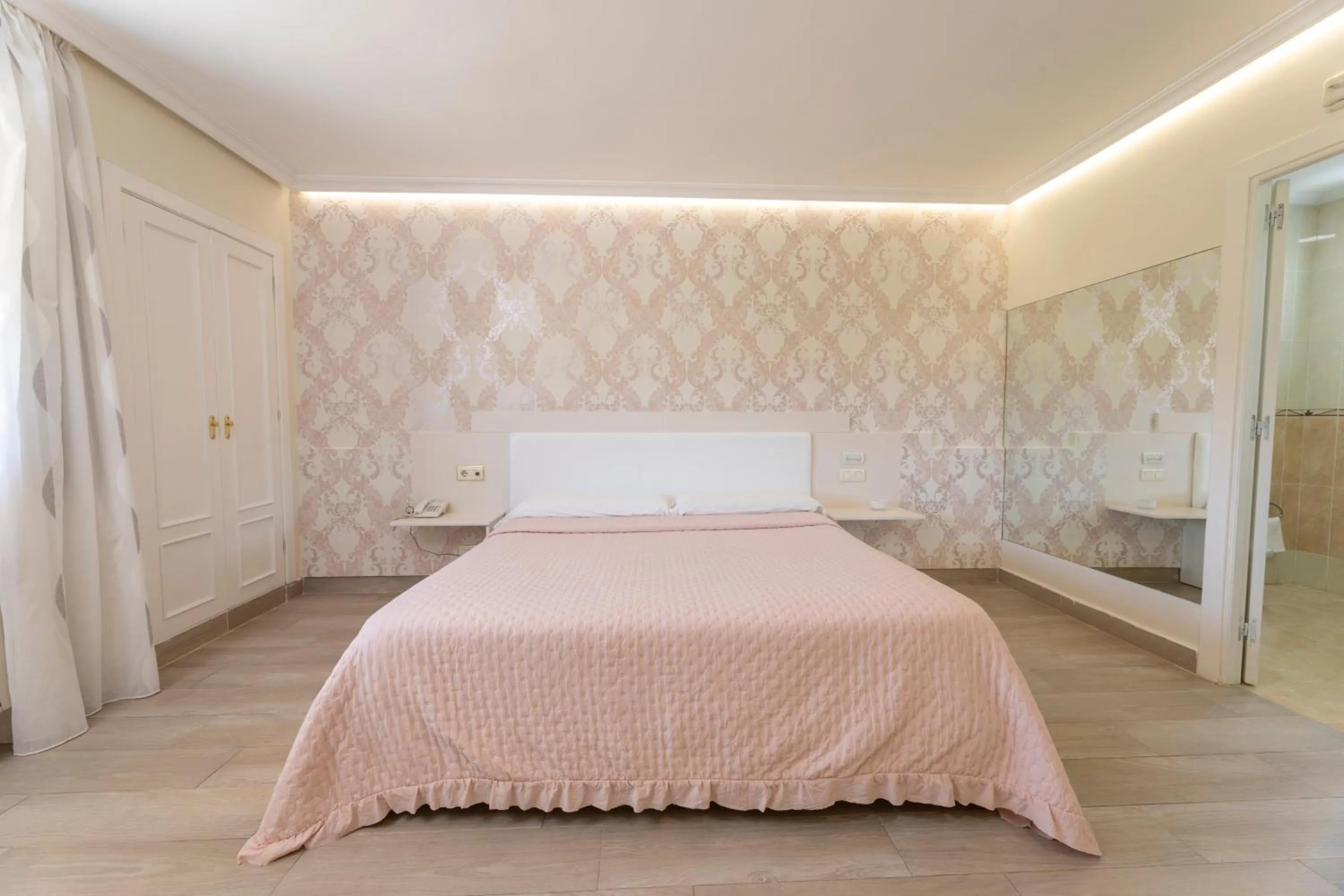 Bed in HOTEL HOLIDAY camino de Santiago por la costa