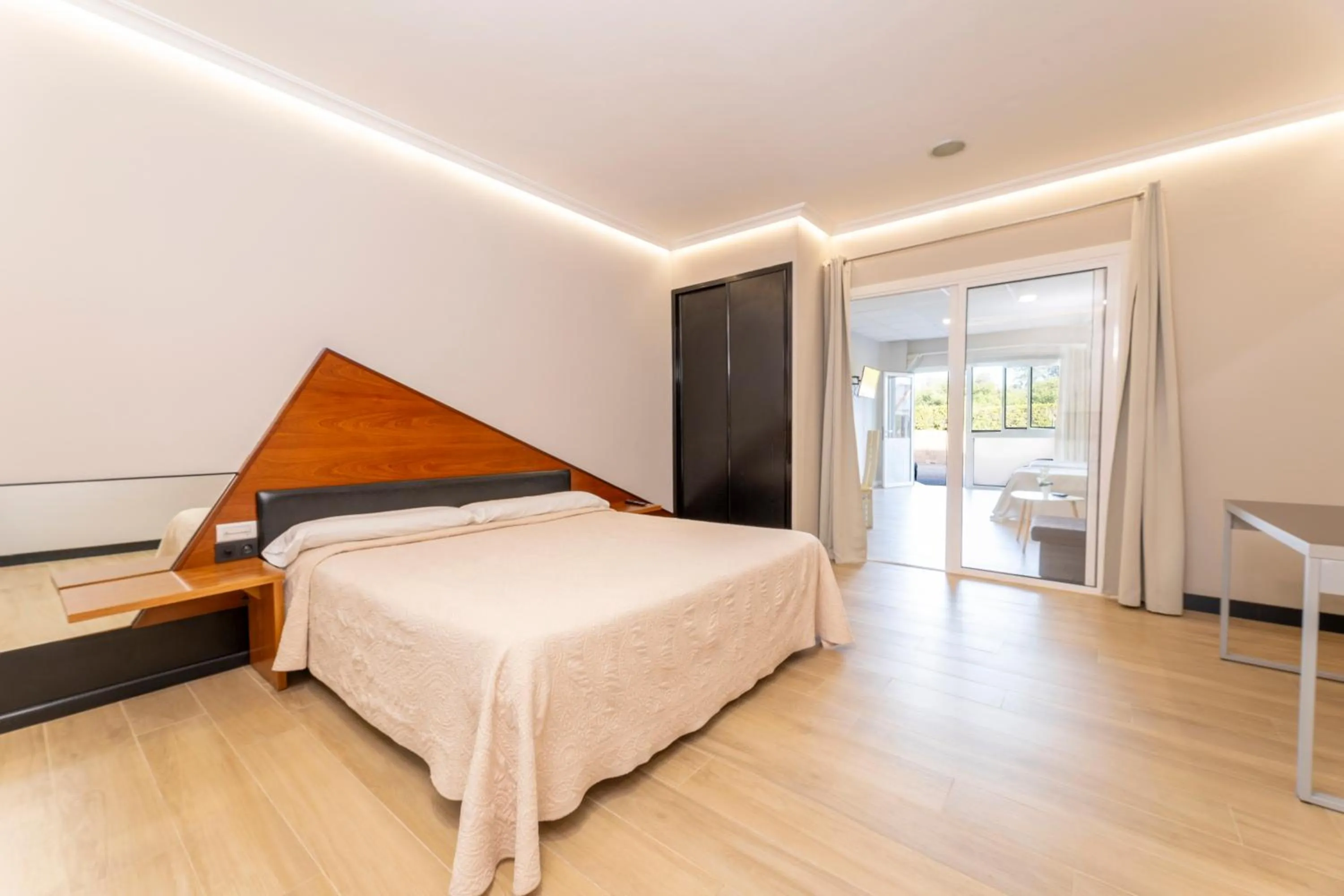 Bed in HOTEL HOLIDAY camino de Santiago por la costa