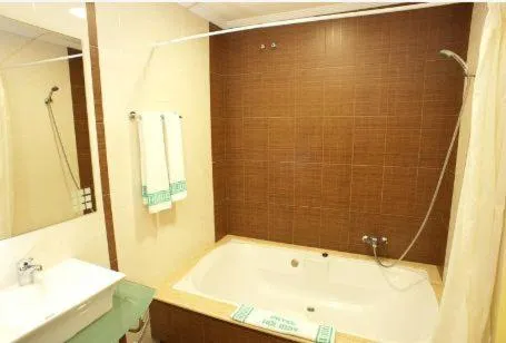 Bathroom in HOTEL HOLIDAY camino de Santiago por la costa