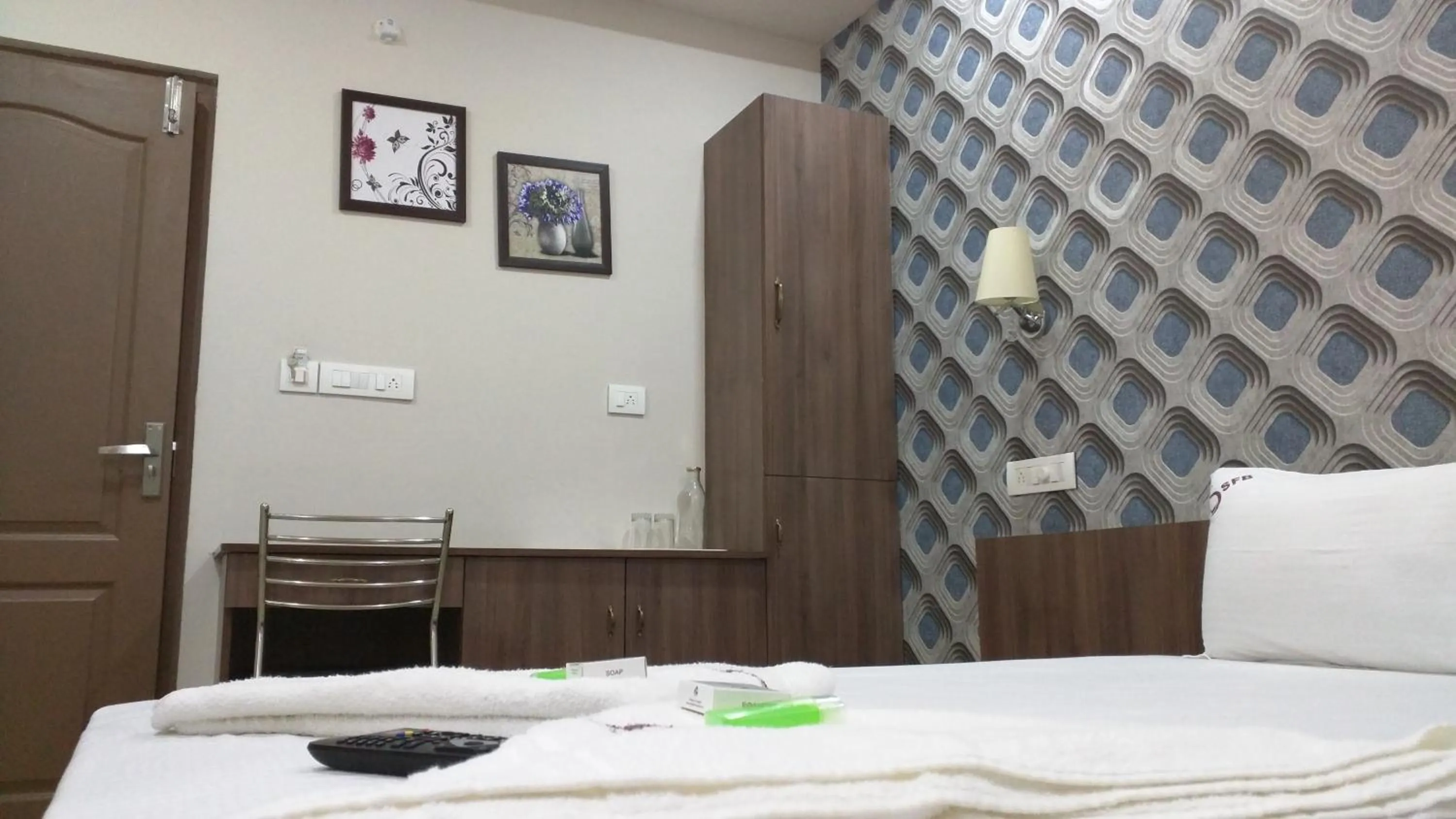 wardrobe, Bed in Spring Field Billets