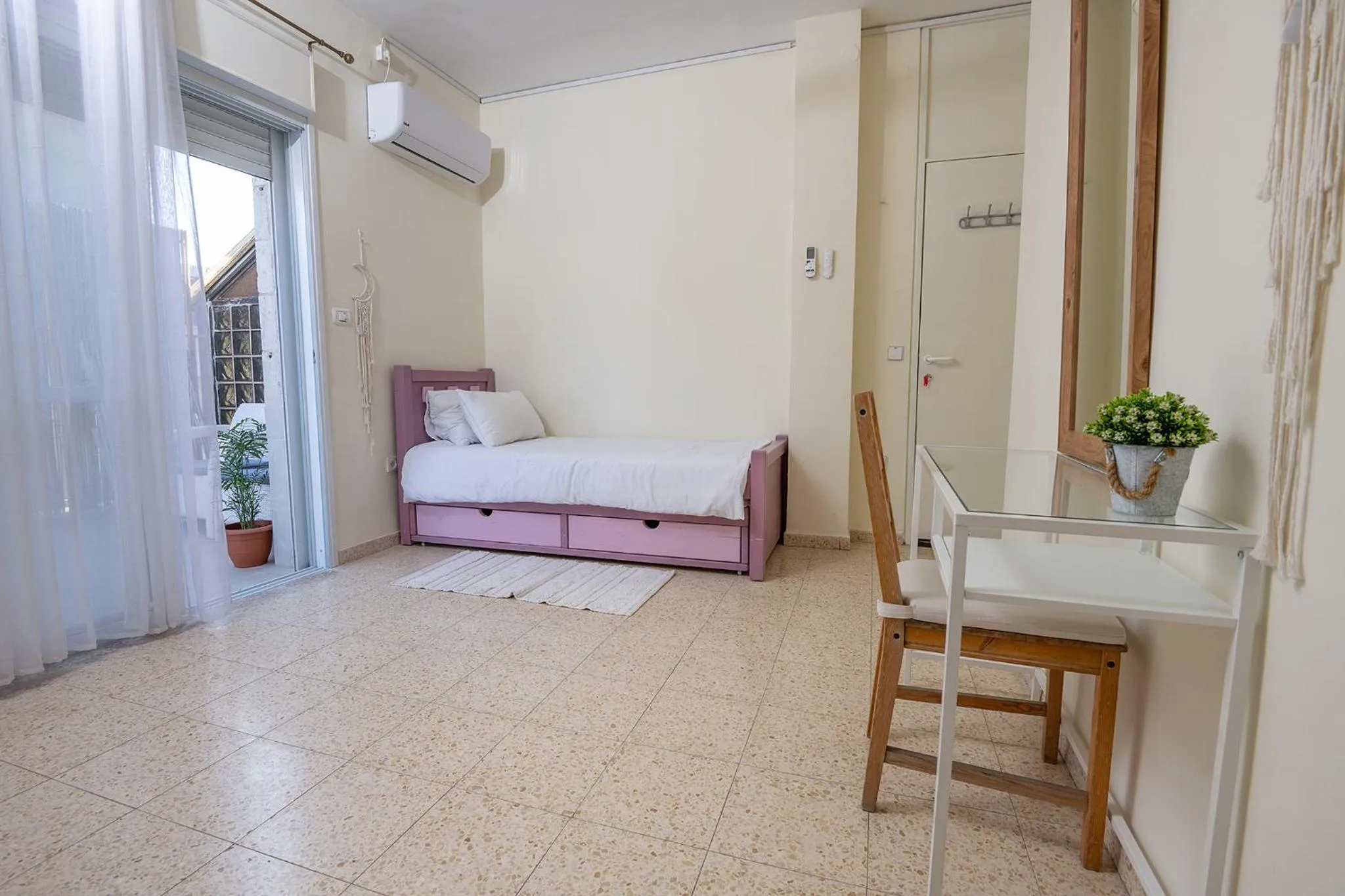 Bedroom, Bed in Mike's House Jerusalem